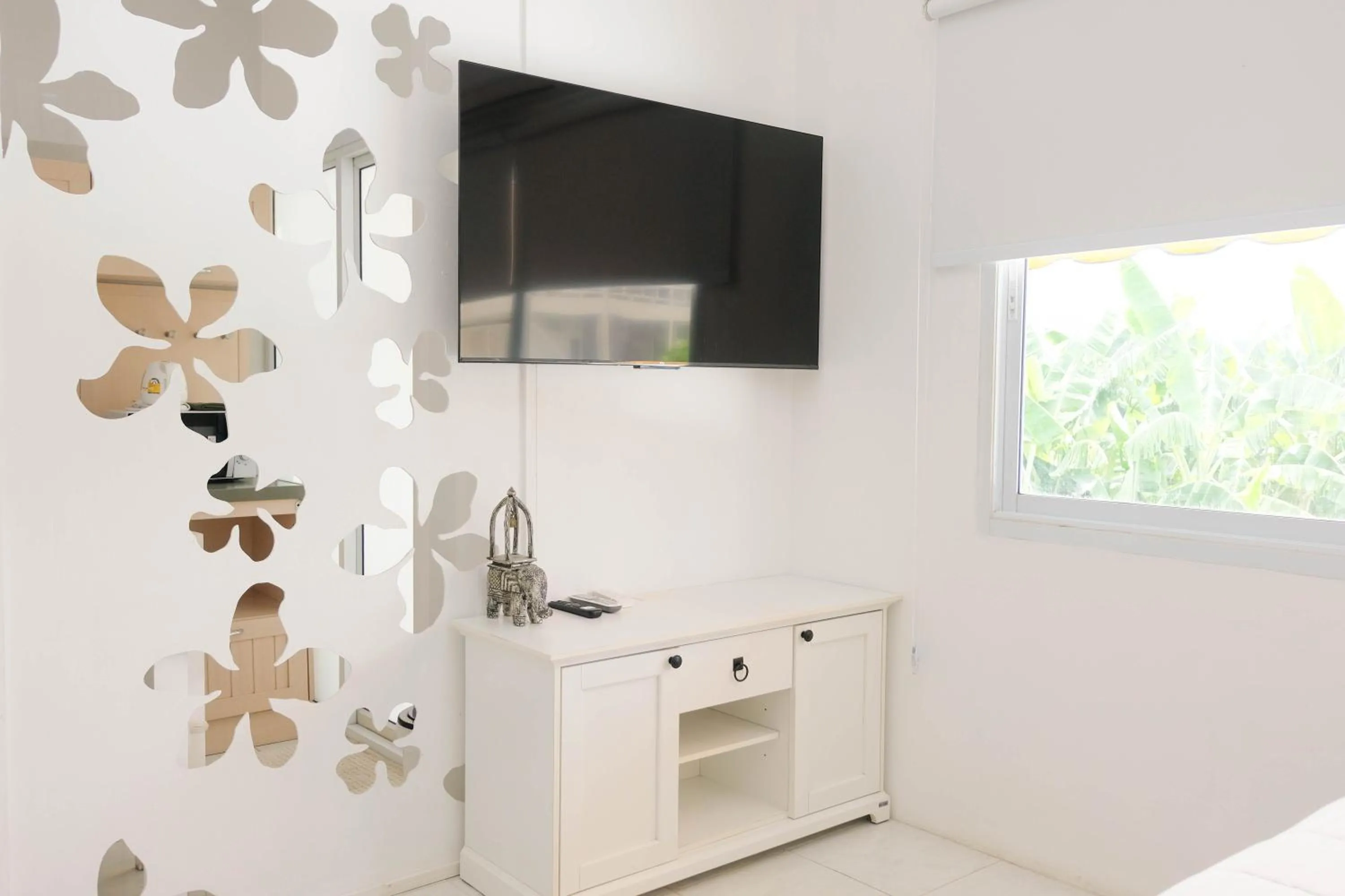 TV and multimedia in Baan Poon Garden