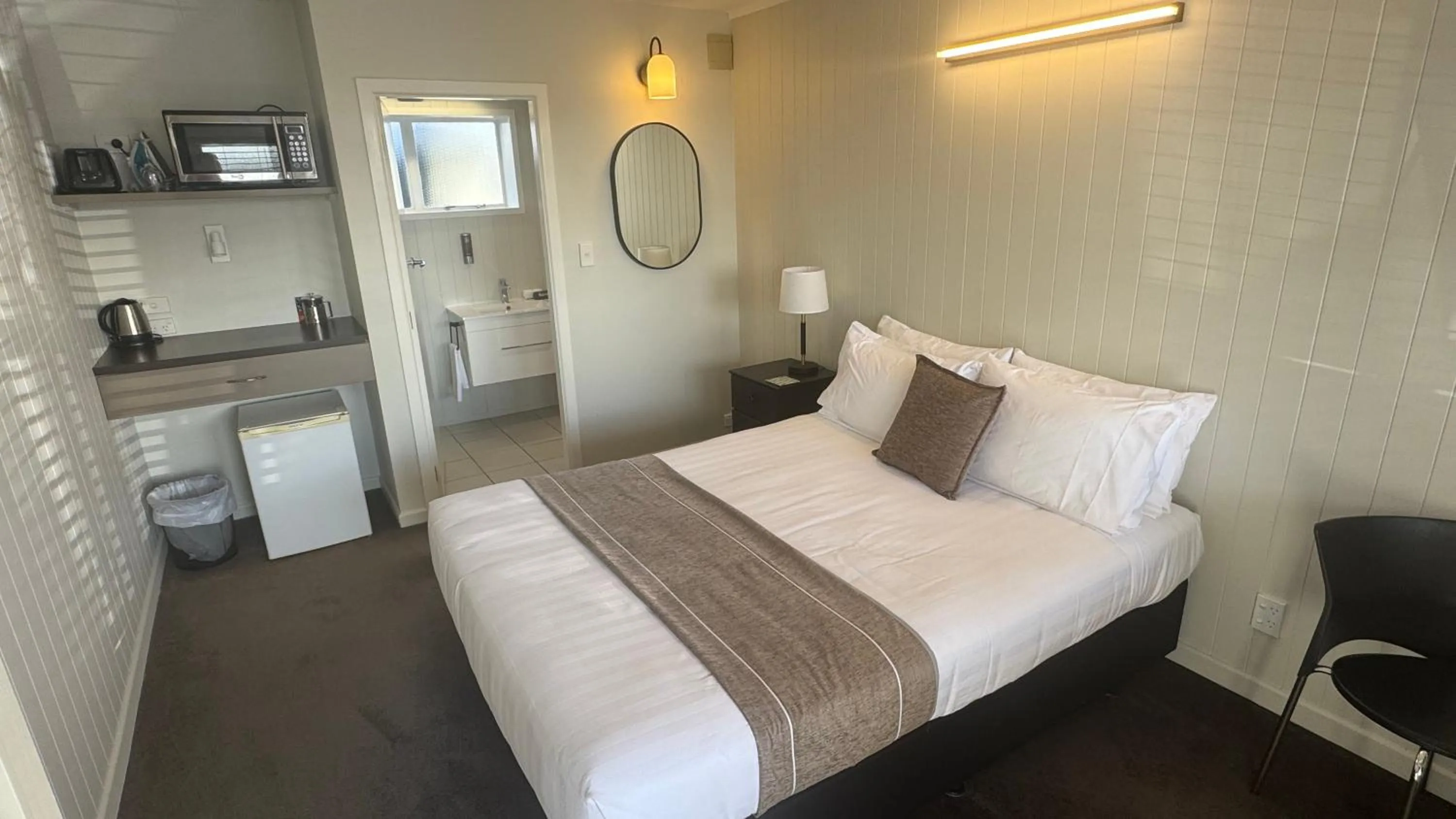 Bed in Bristol Motel