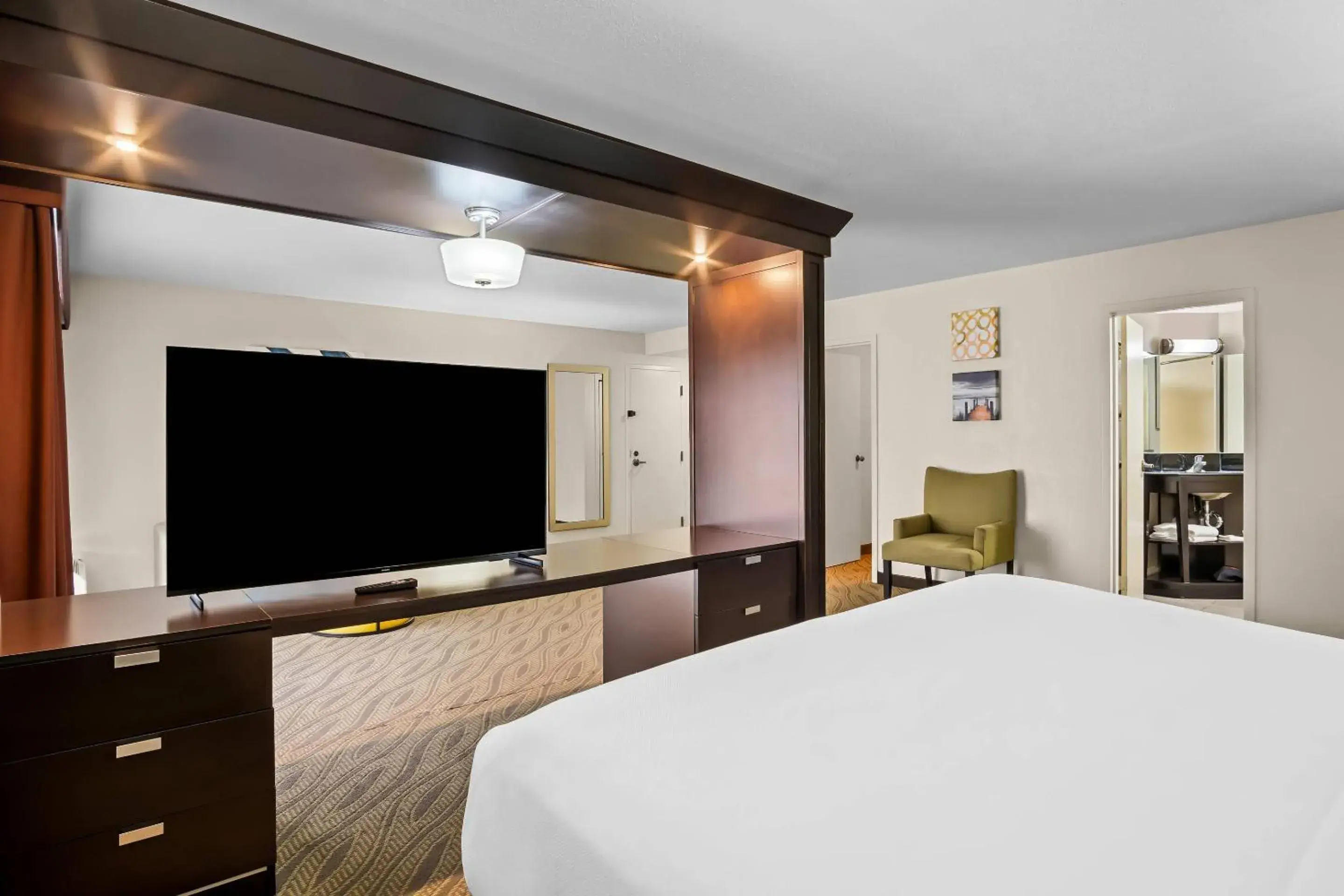 Bedroom, Bed in Comfort Inn Bedroom, Bed in Comfort Inn