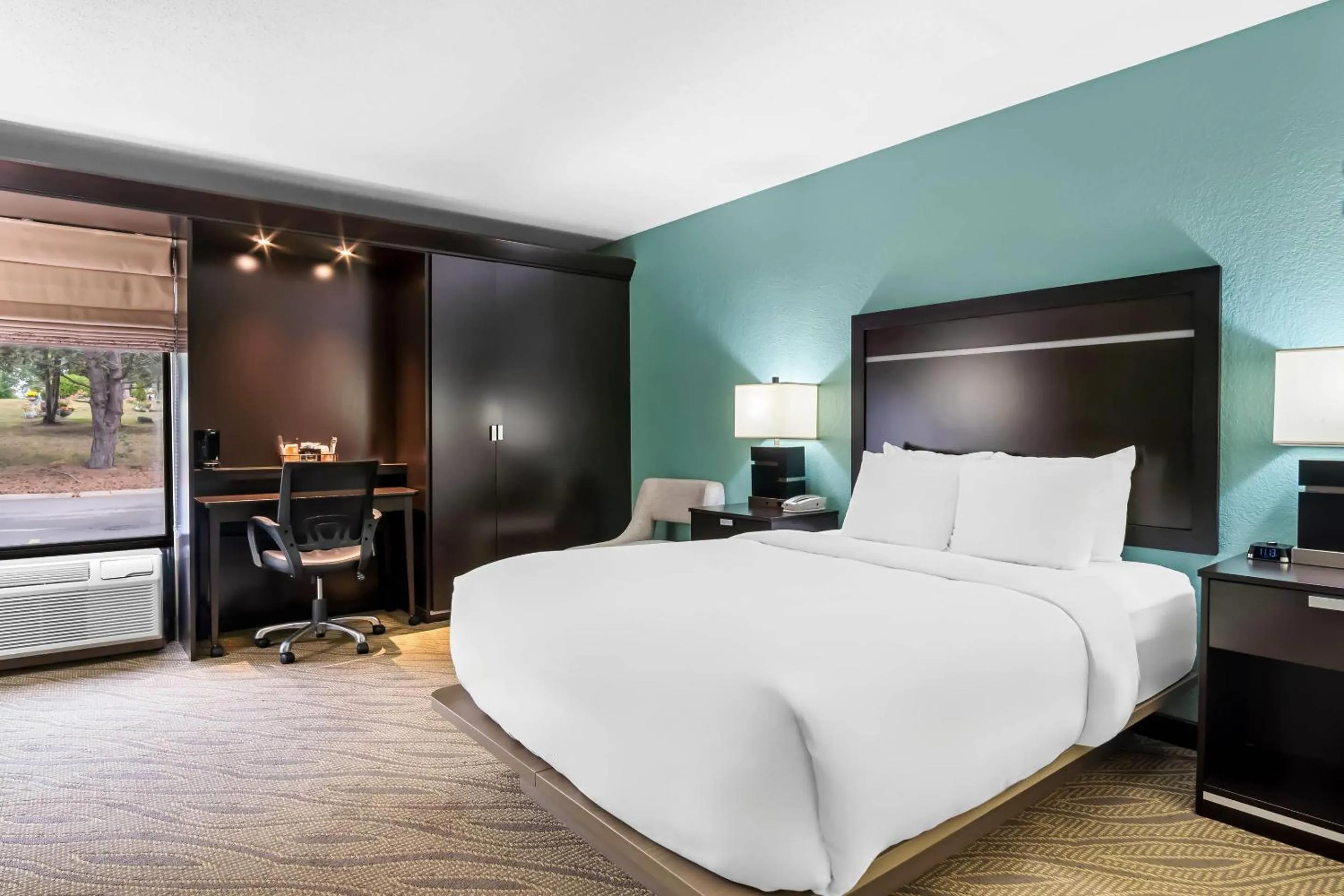 Bedroom, Bed in Comfort Inn Cadillac