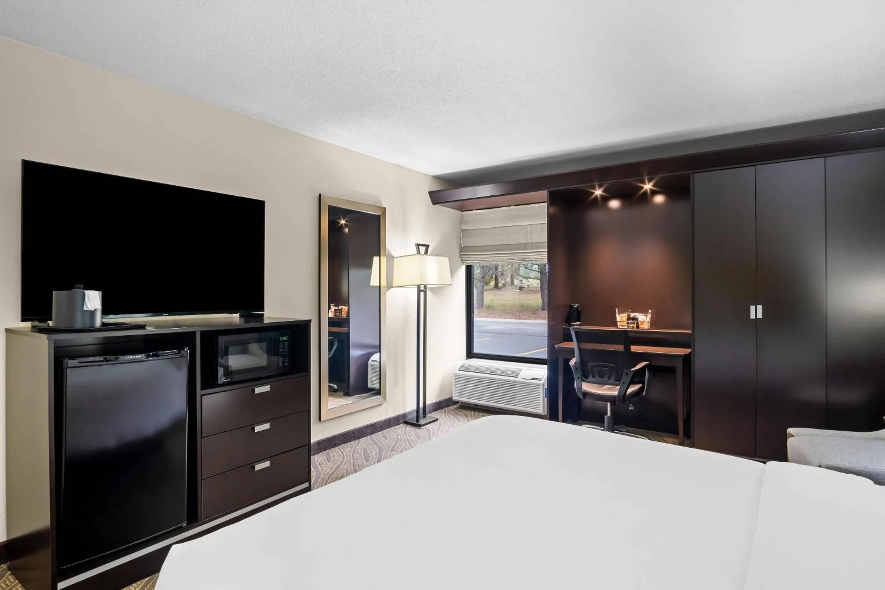 Bedroom, Bed in Comfort Inn Cadillac