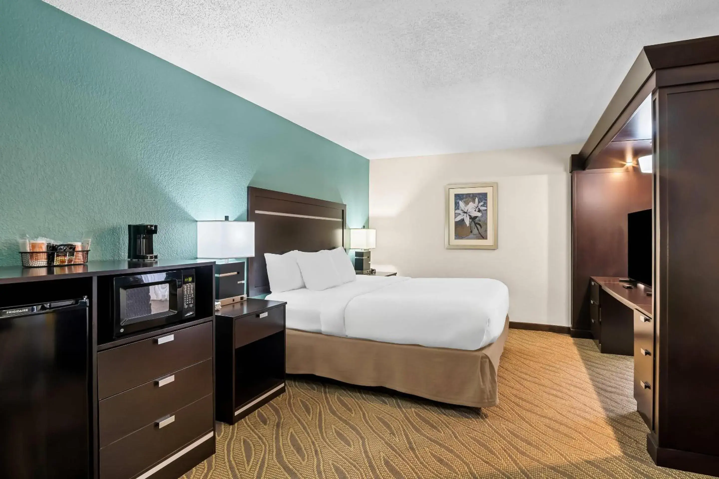 Bedroom, Bed in Comfort Inn Bedroom, Bed in Comfort Inn