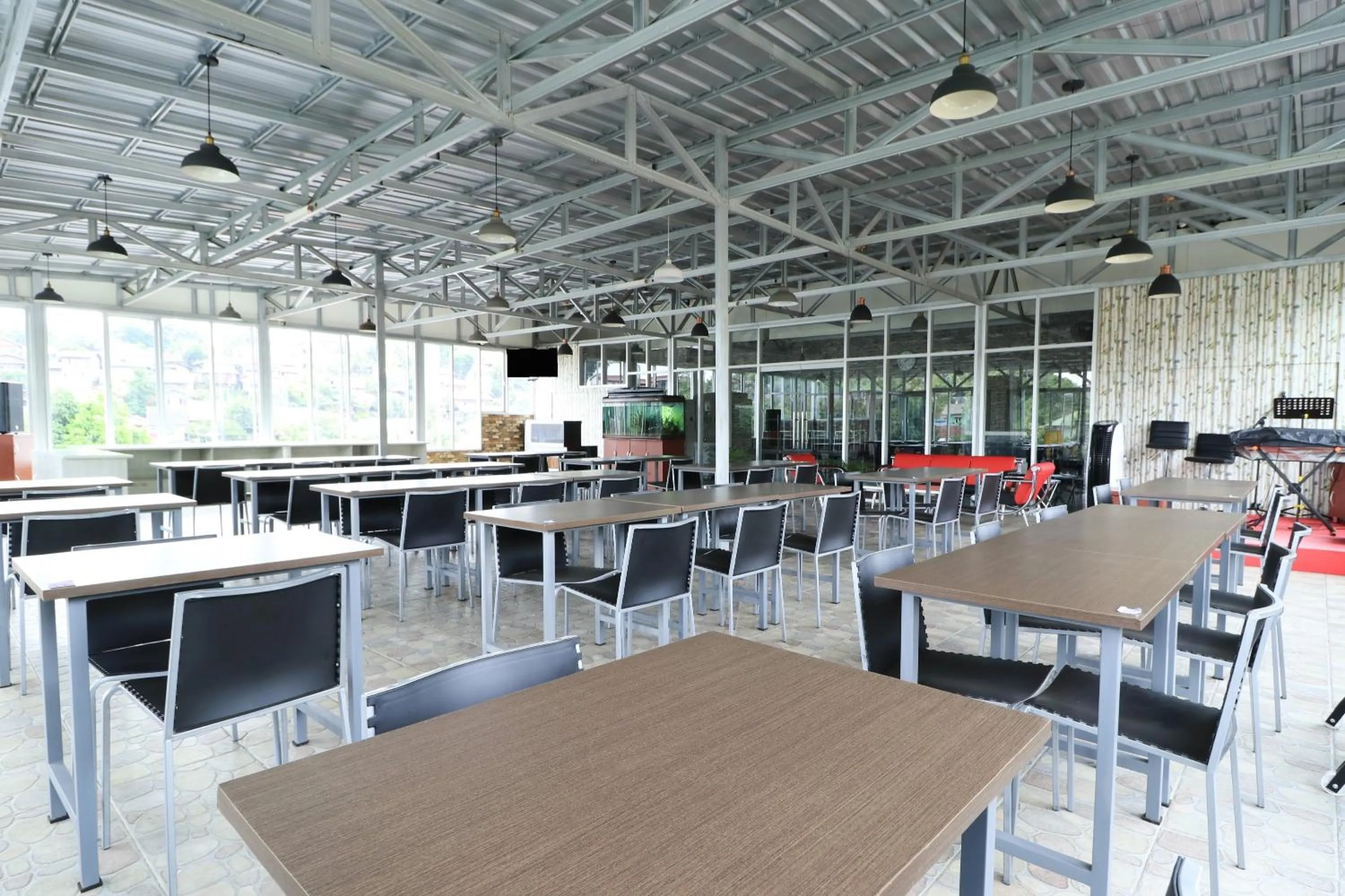 Restaurant/places to eat in Hotel Celia