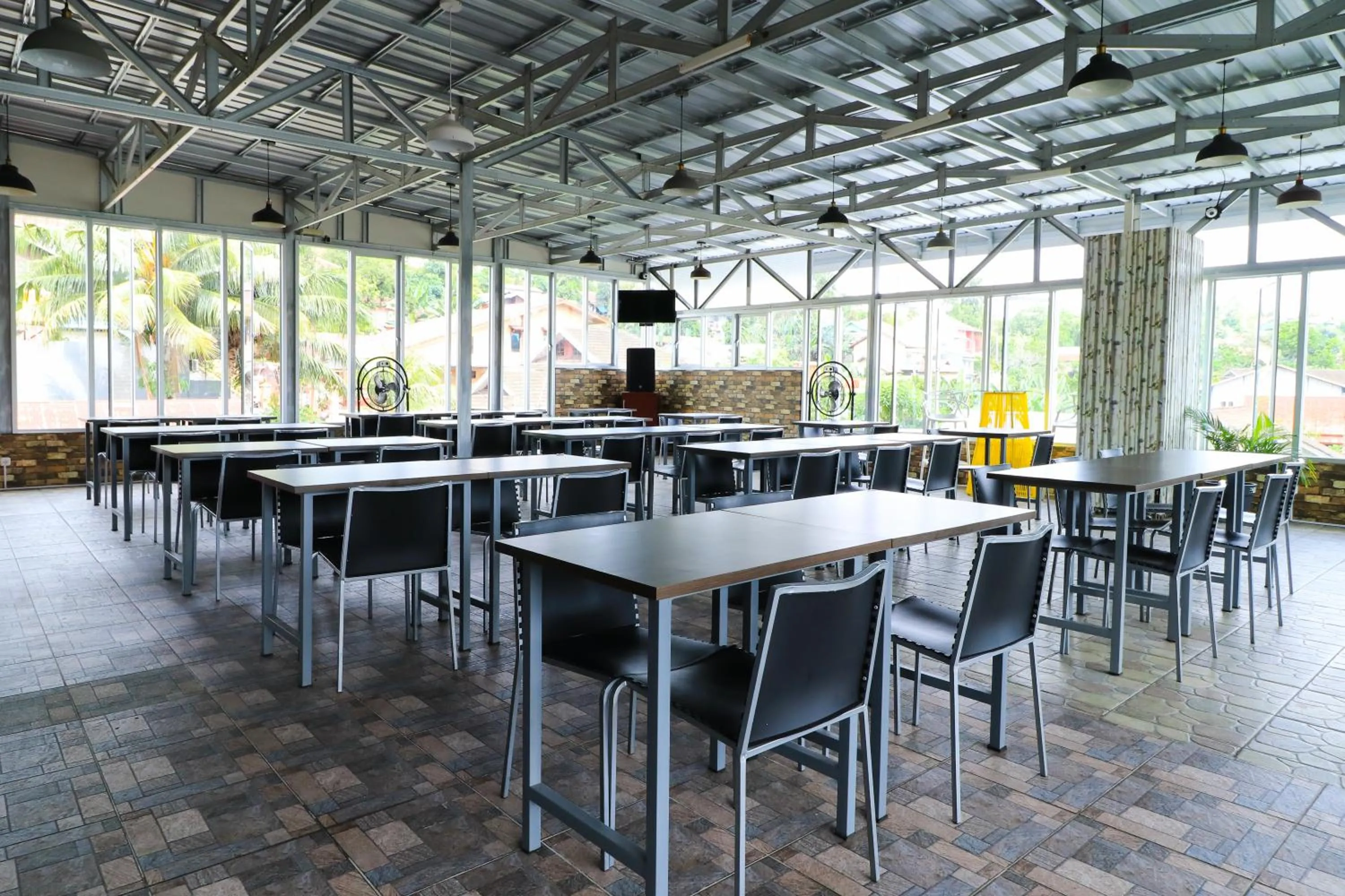 Restaurant/places to eat in Hotel Celia