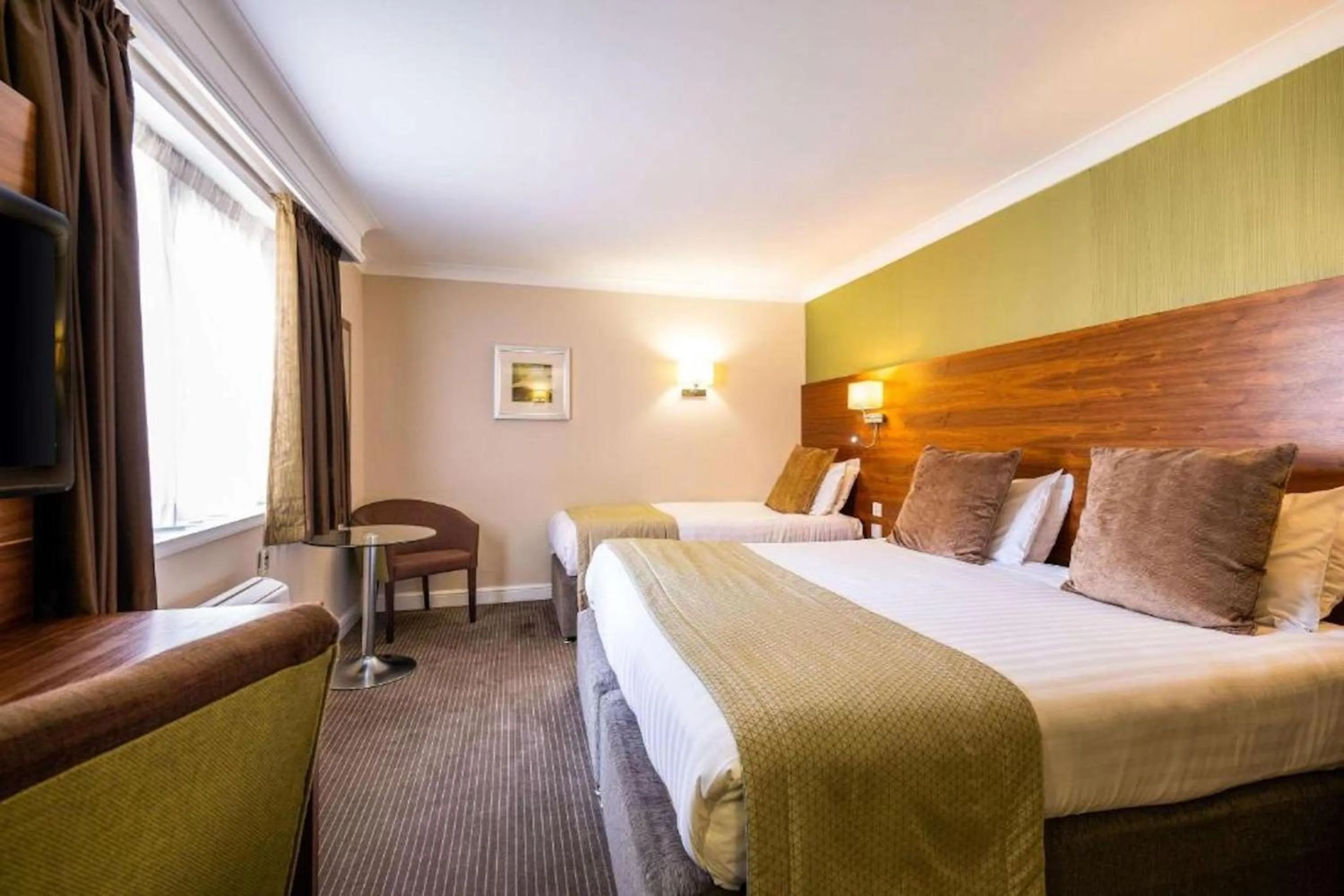 Photo of the whole room, Bed in Holiday Inn Newcastle South by IHG