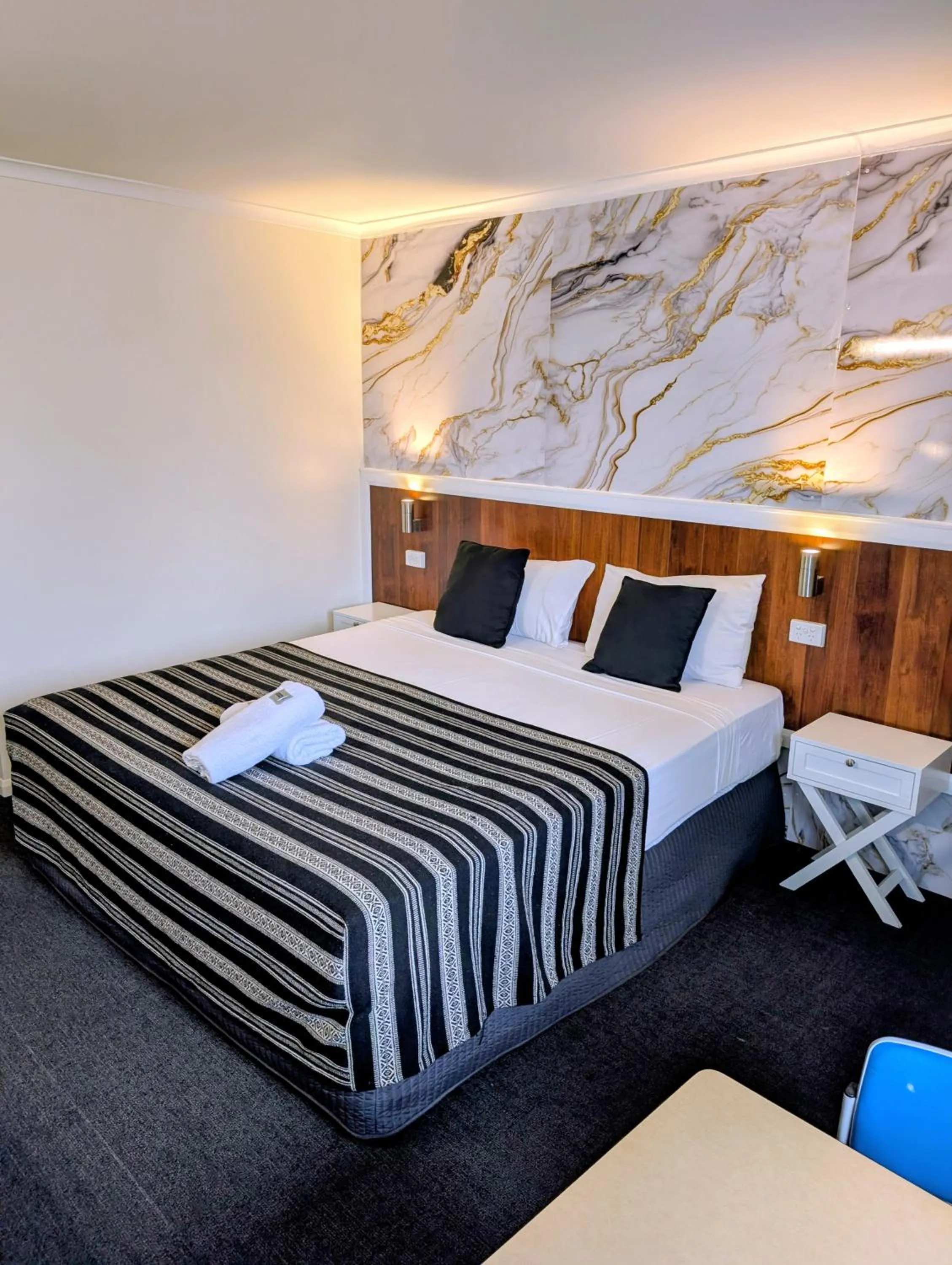 Bed in Hampton Villa Motel