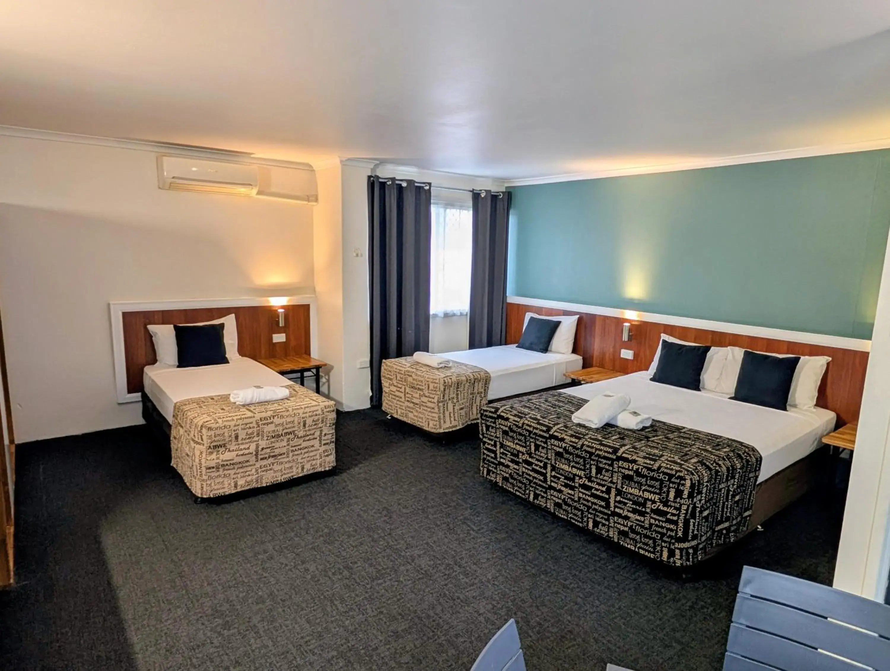 Bed in Hampton Villa Motel Bed in Hampton Villa Motel