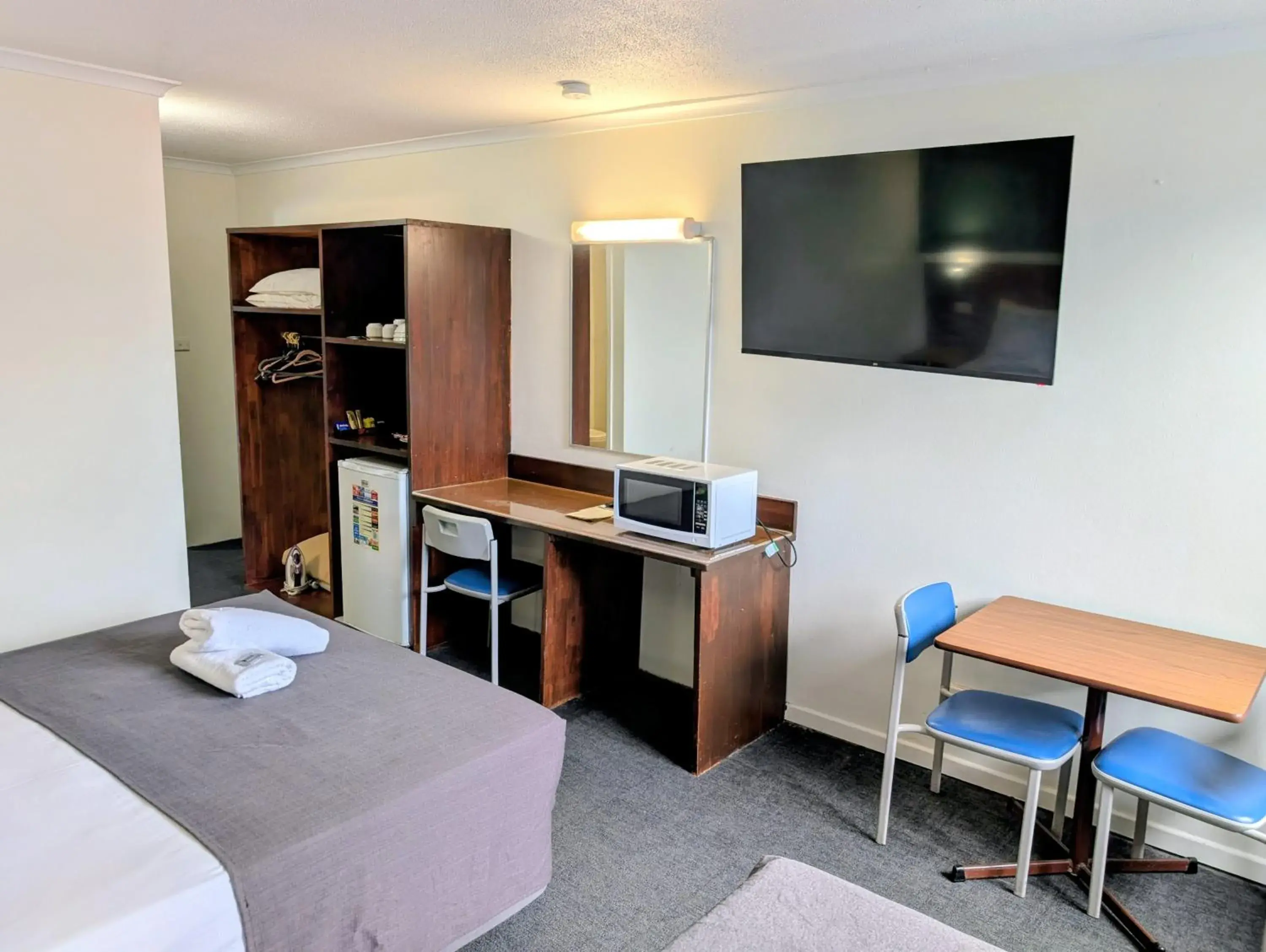 Bedroom, Bed in Hampton Villa Motel Bedroom, Bed in Hampton Villa Motel