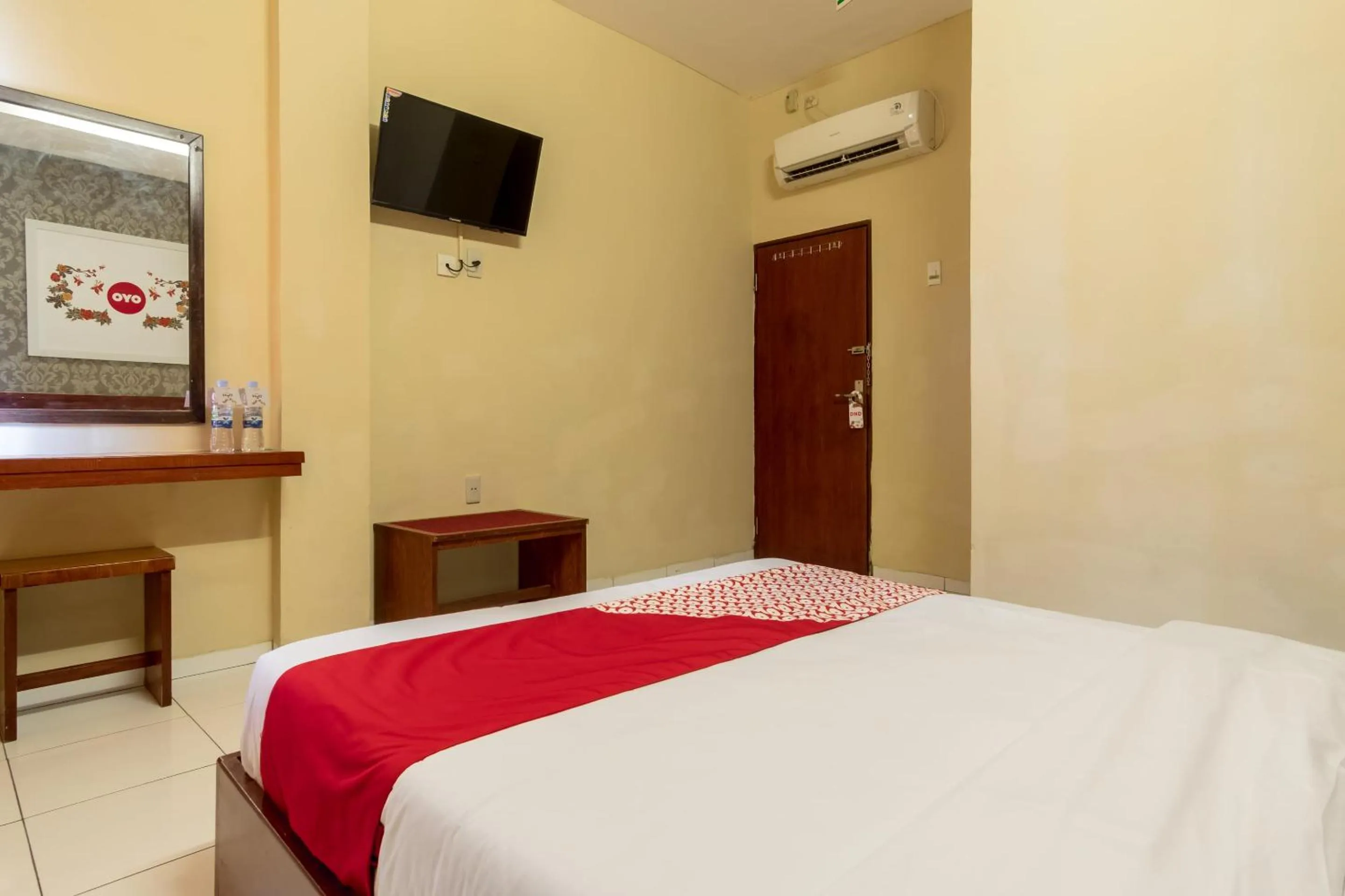 Bedroom in Capital O 615 Residence Puri Hotel Syariah