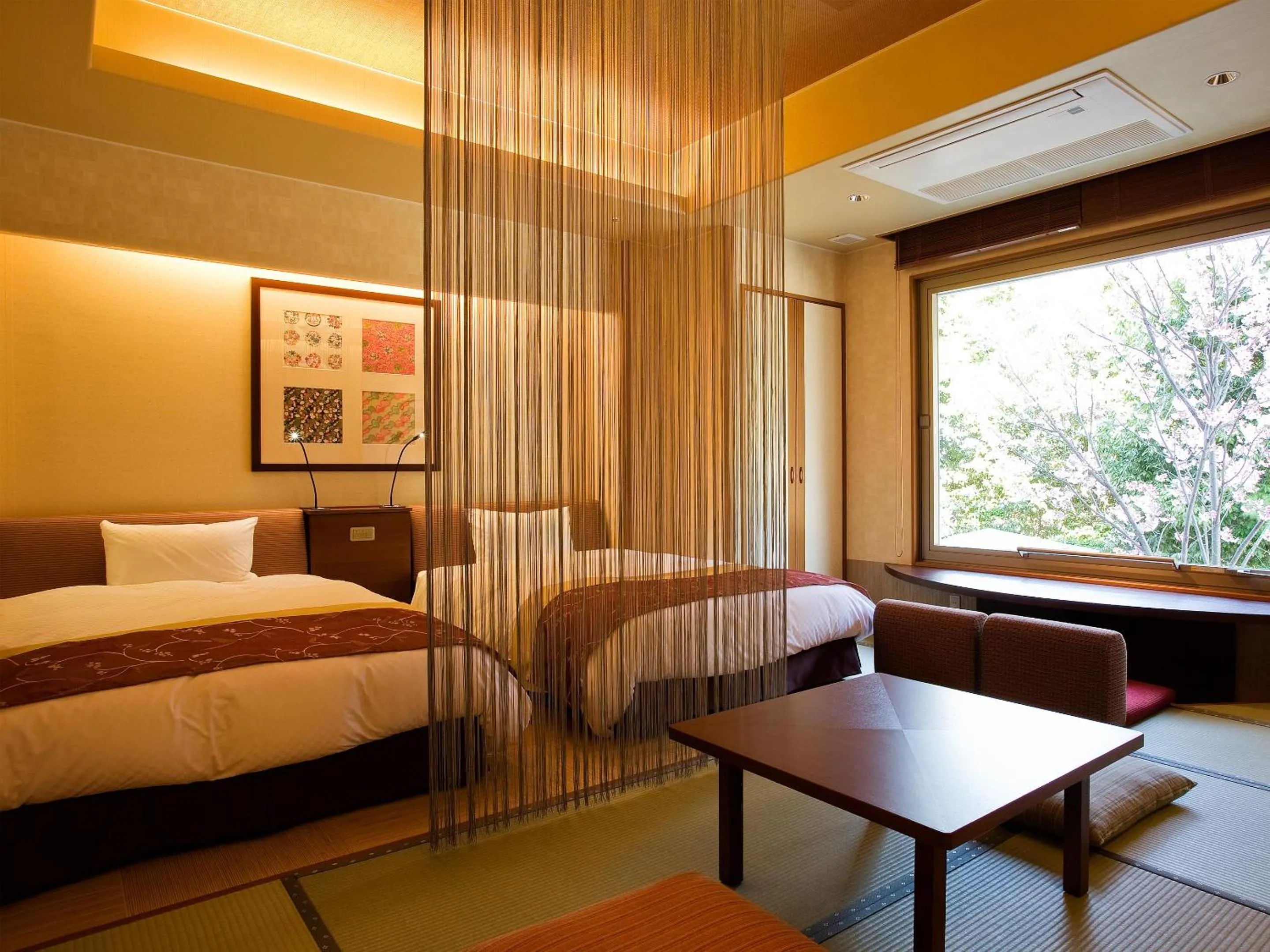 Photo of the whole room, Bed in Kotohira Grand Hotel Sakuranosho