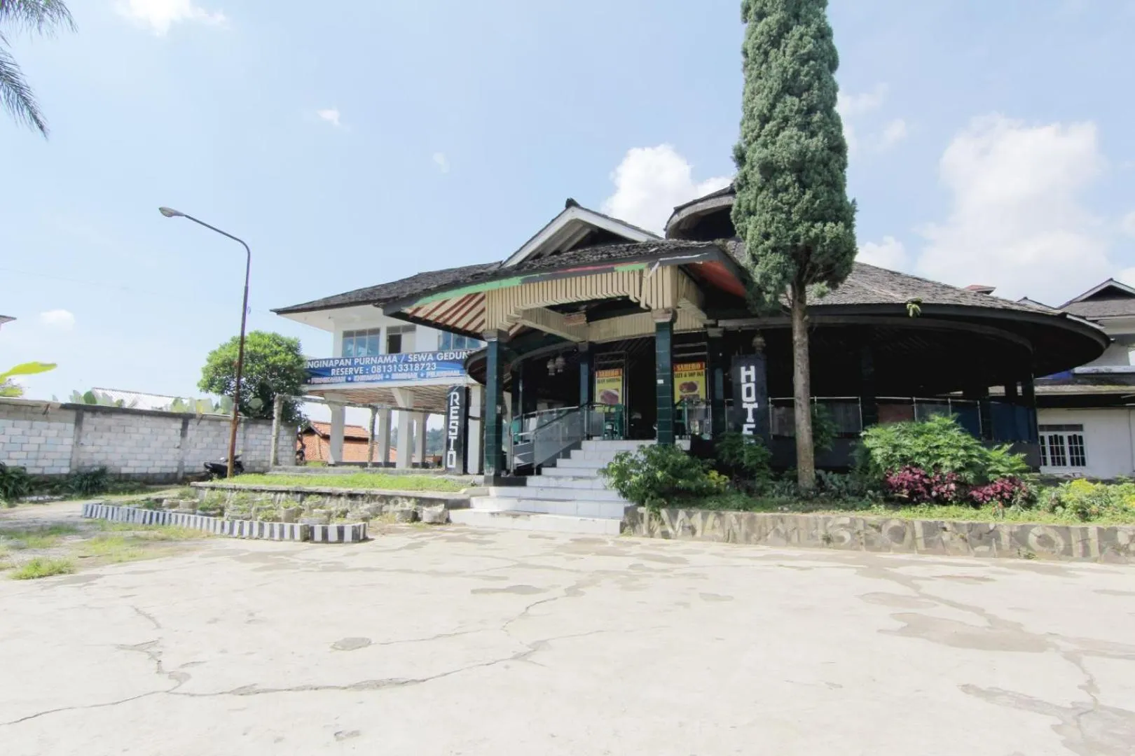 Property building in Villa Penginapan Purnama