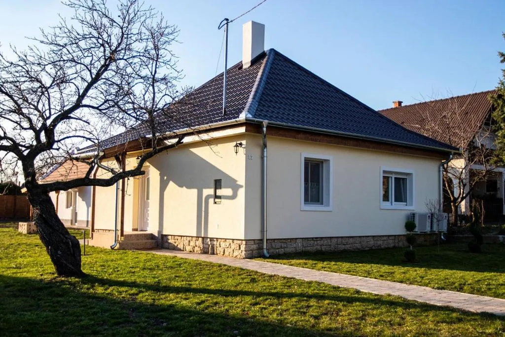 Amande House & Cottage