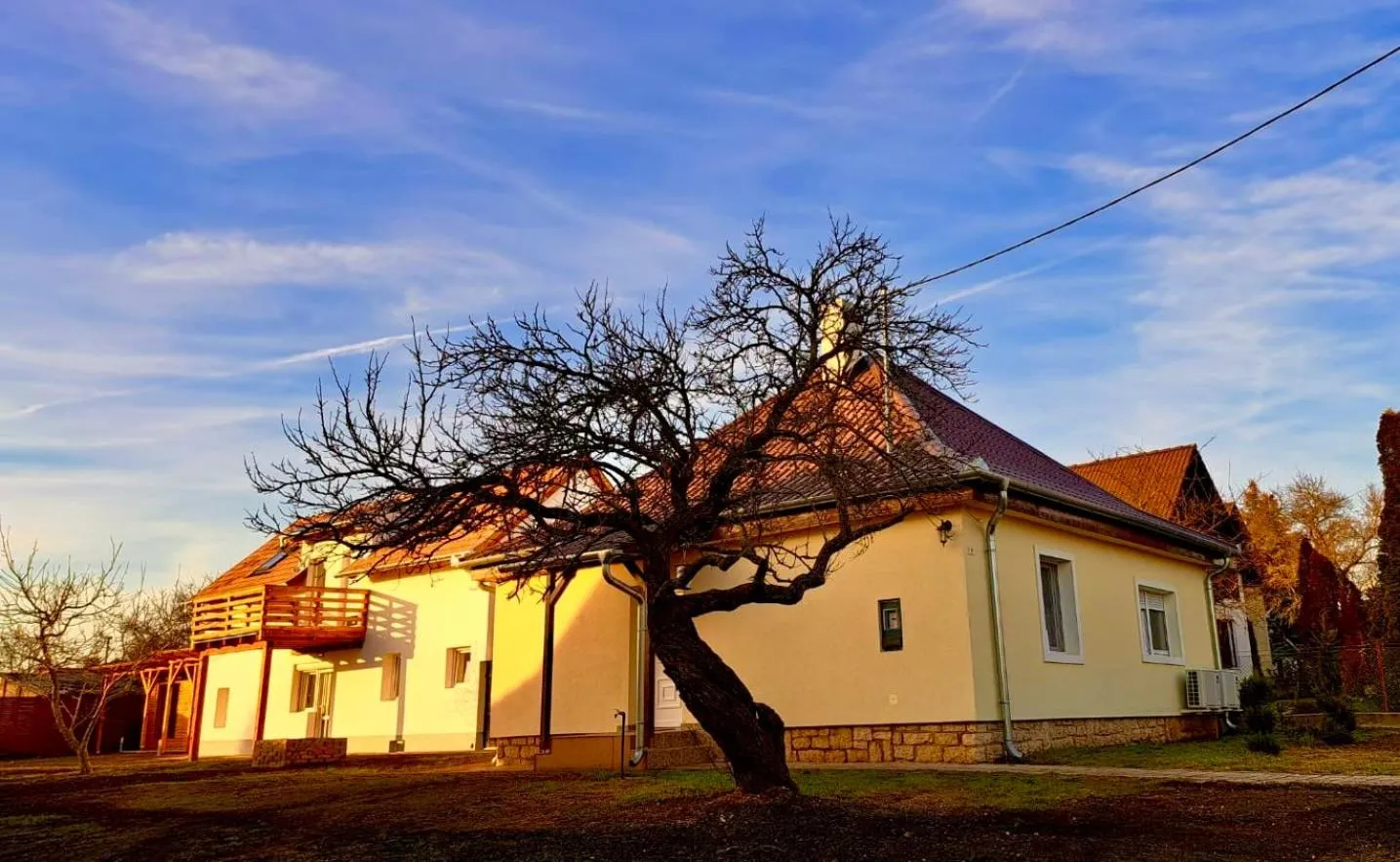 Amande House & Cottage