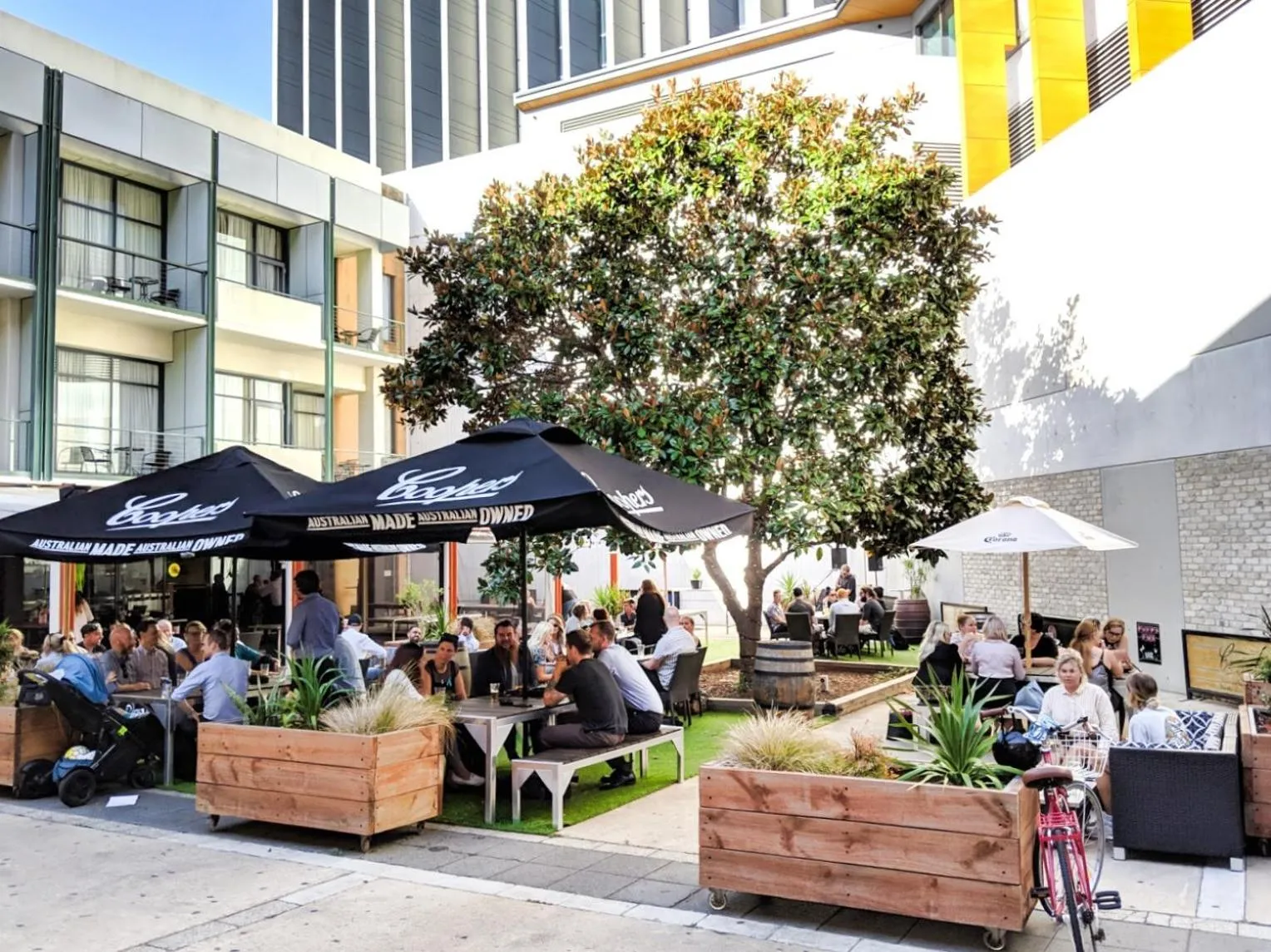 Restaurant/places to eat in Clarendon Hotel