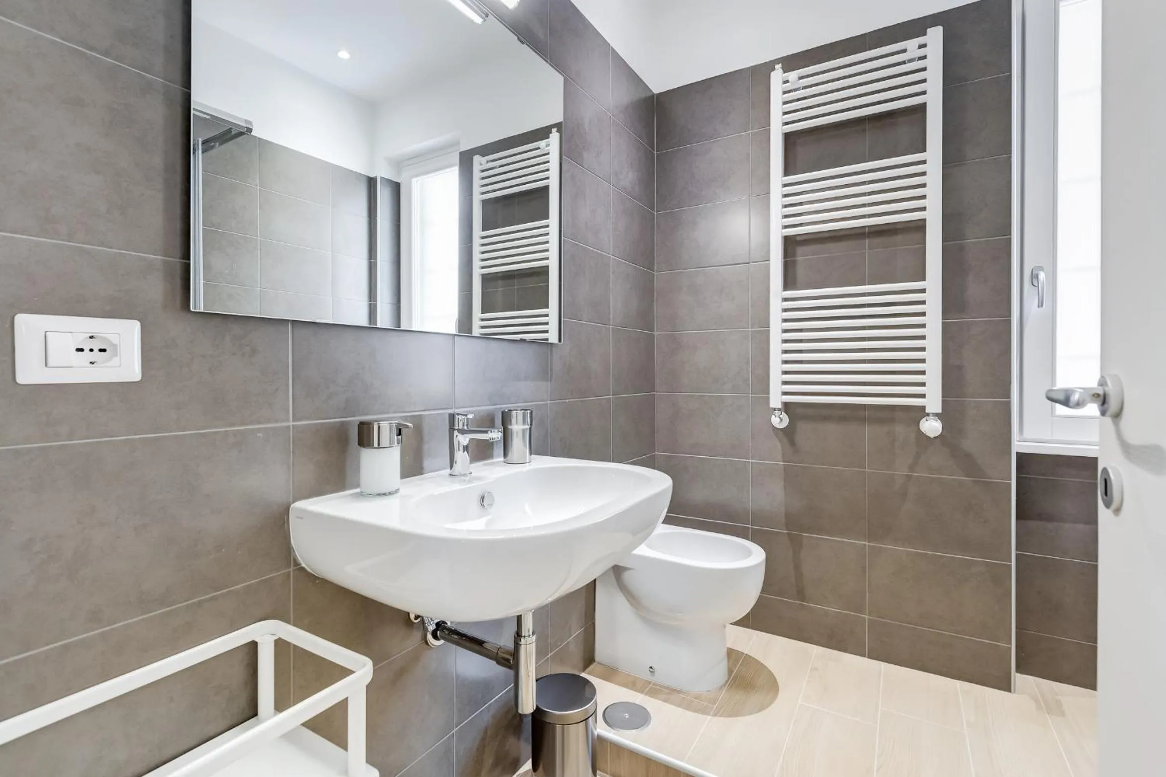 Lovely 3 rooms apartment close Trastevere Station