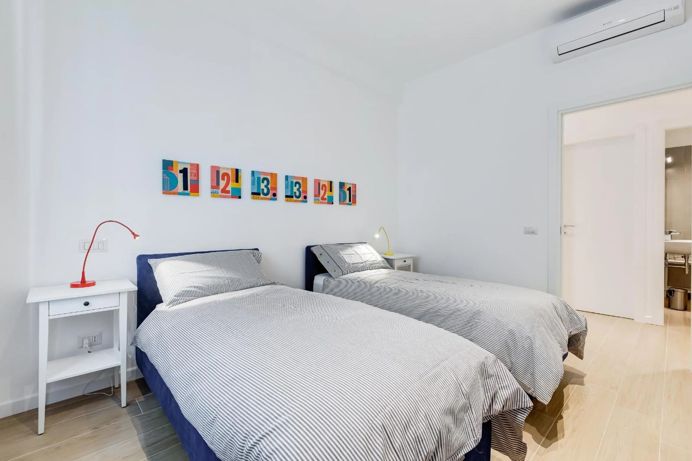 Bed in Lovely 3 rooms apartment close Trastevere Station