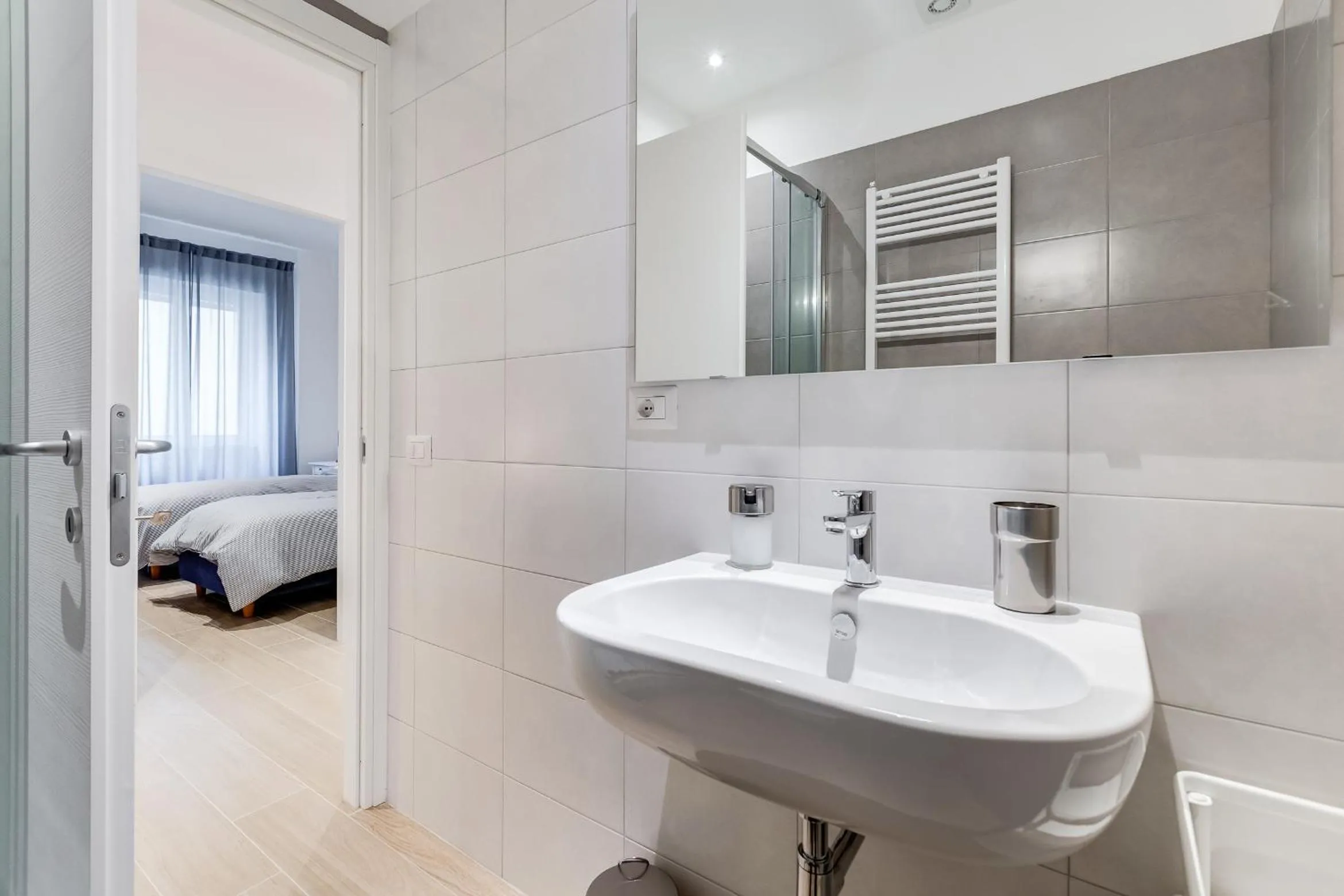 Bed in Lovely 3 rooms apartment close Trastevere Station