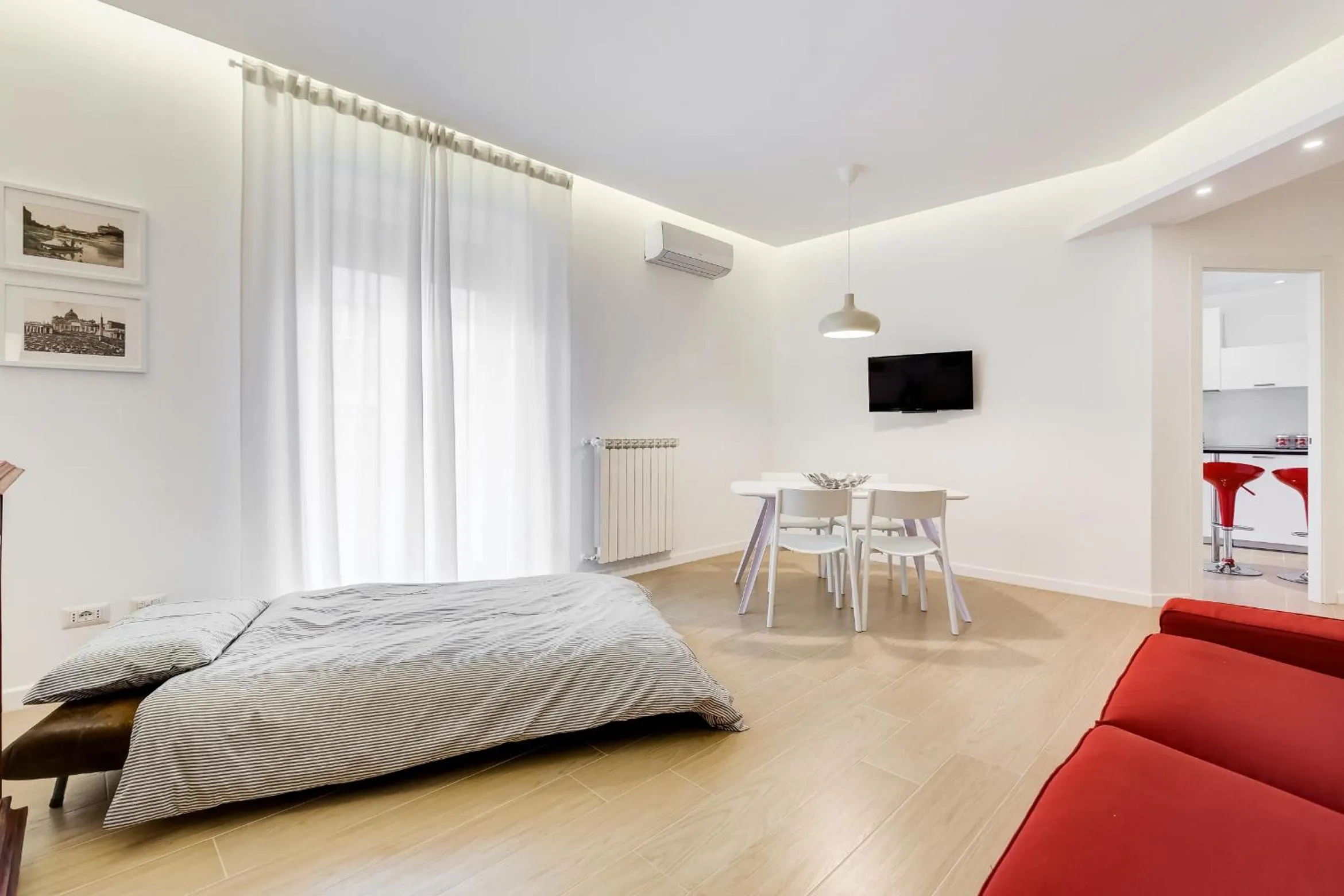 Bed in Lovely 3 rooms apartment close Trastevere Station