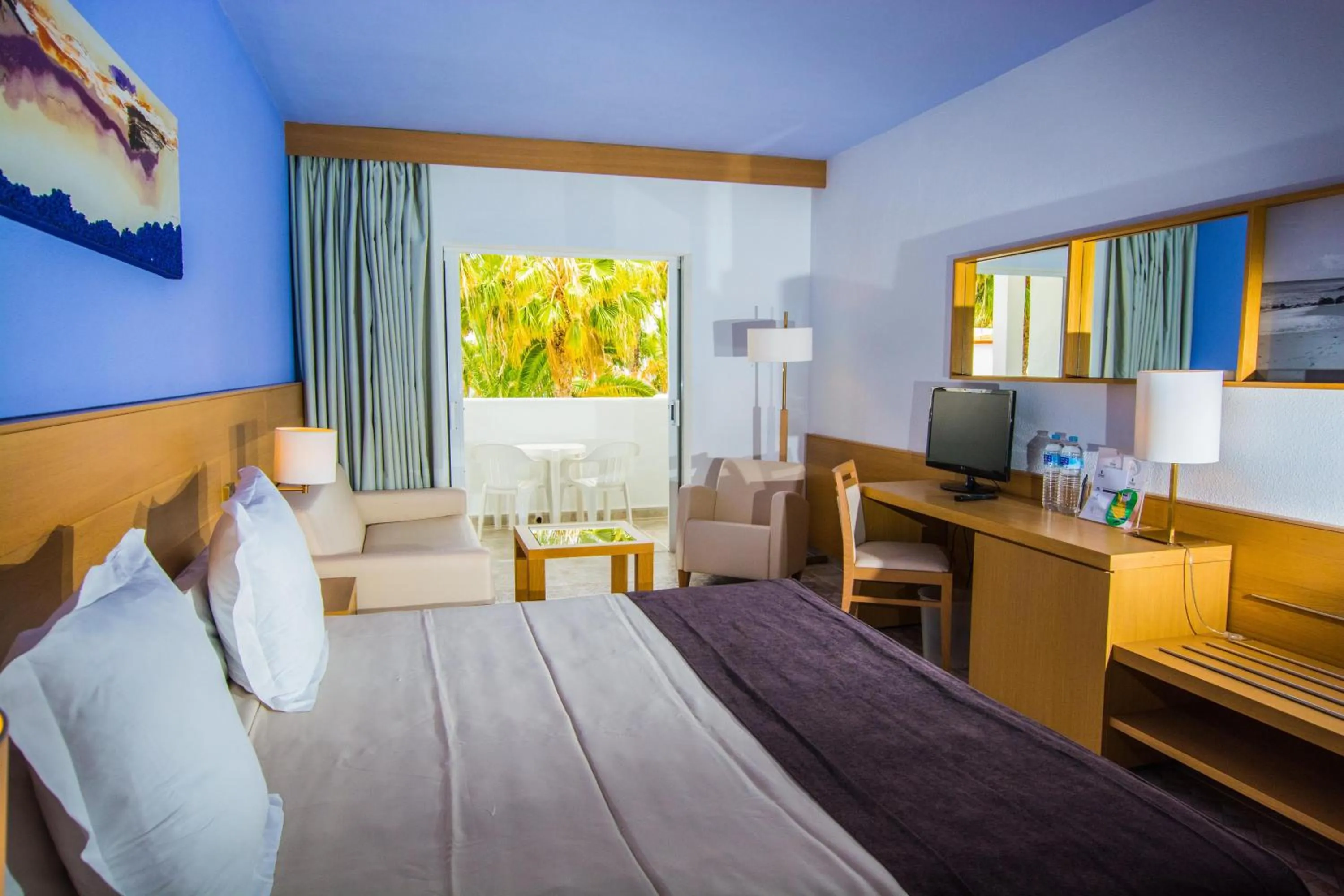 Photo of the whole room, Bed in Club Jandía Princess