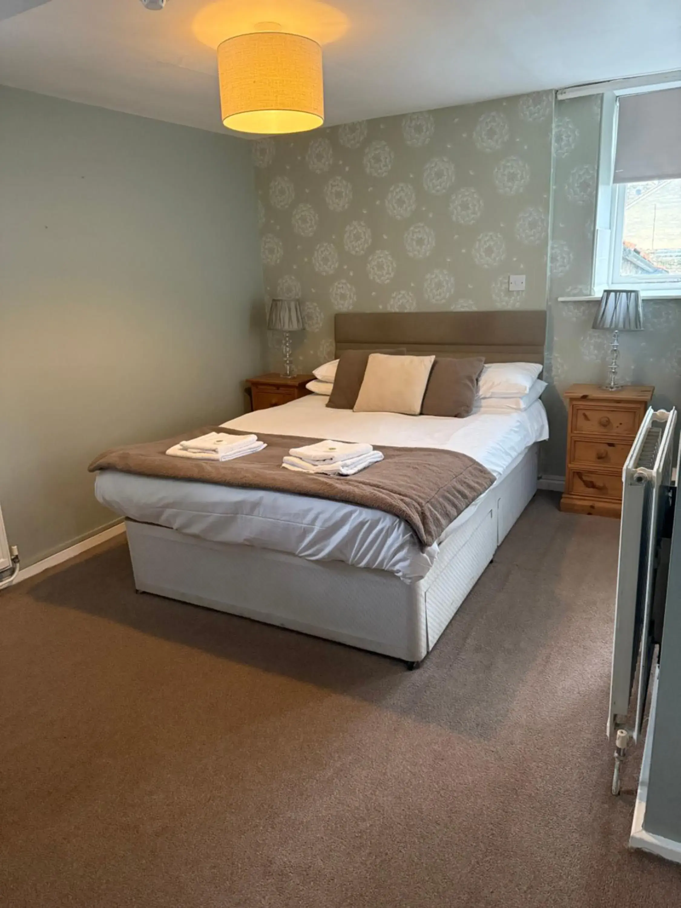 Bedroom, Bed in Wentworth arms Bedroom, Bed in Wentworth arms