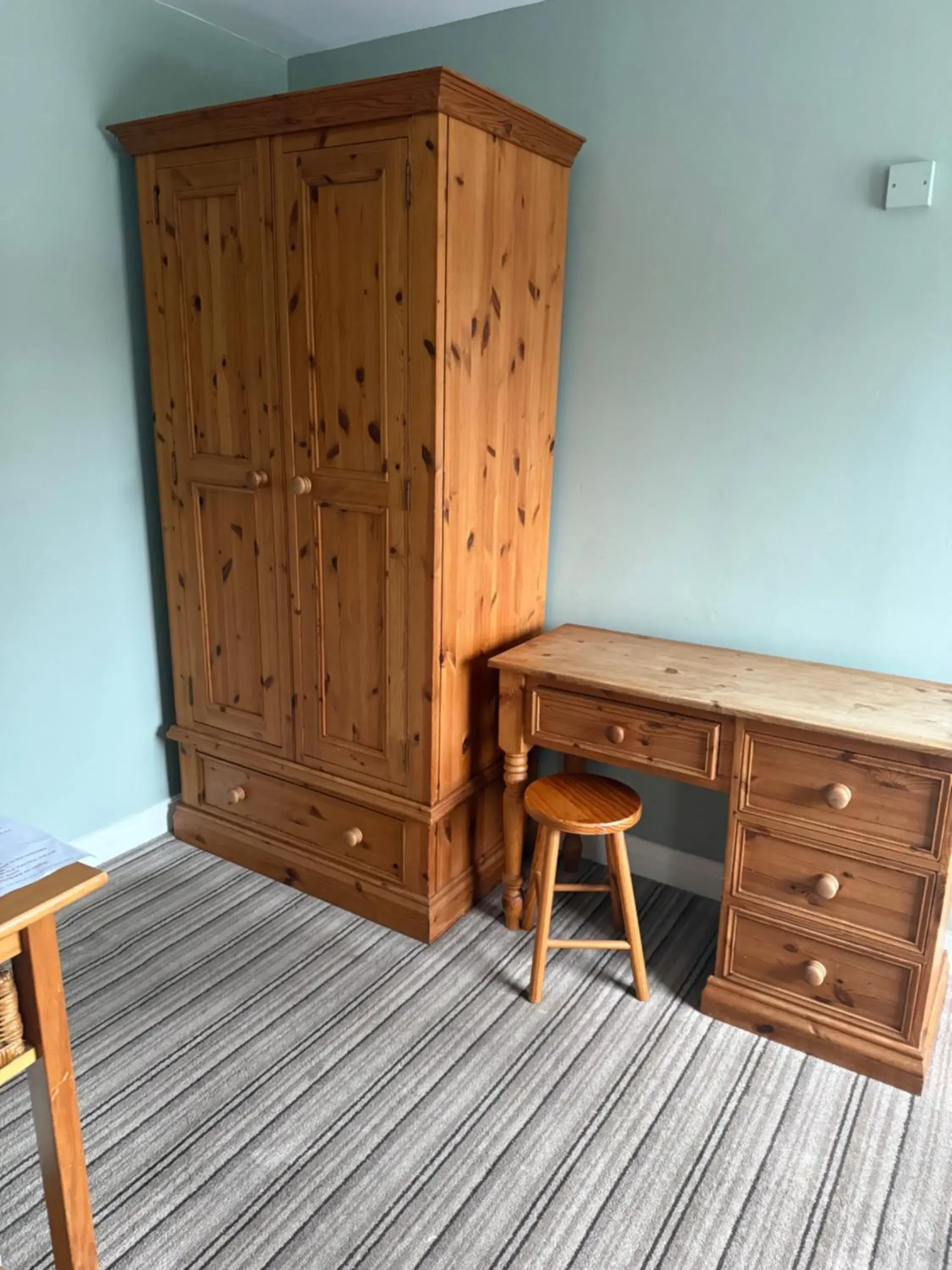 wardrobe in Wentworth arms wardrobe in Wentworth arms