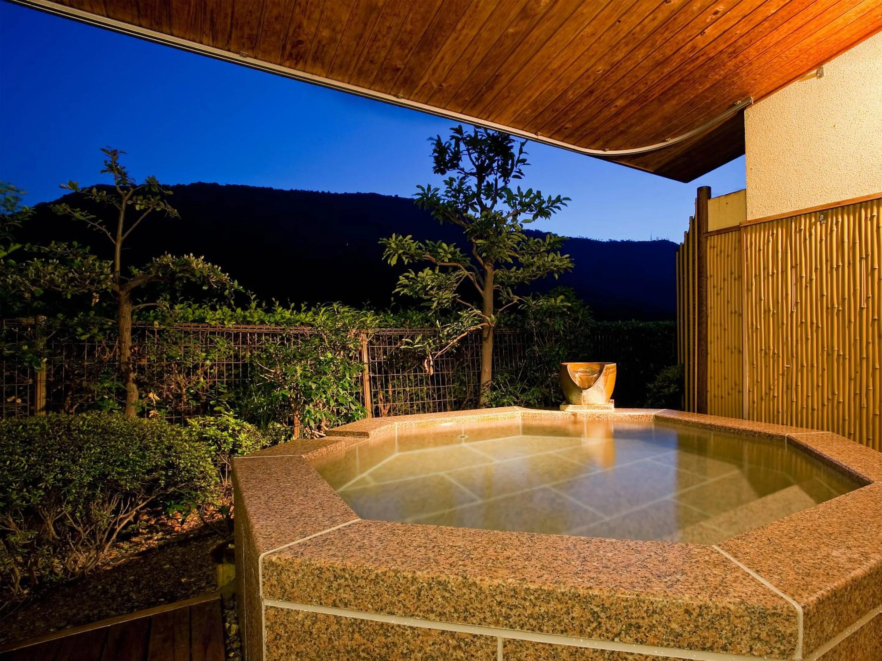 Hot Spring Bath in Yumoto Konpira Onsen Hananoyu Kobaitei