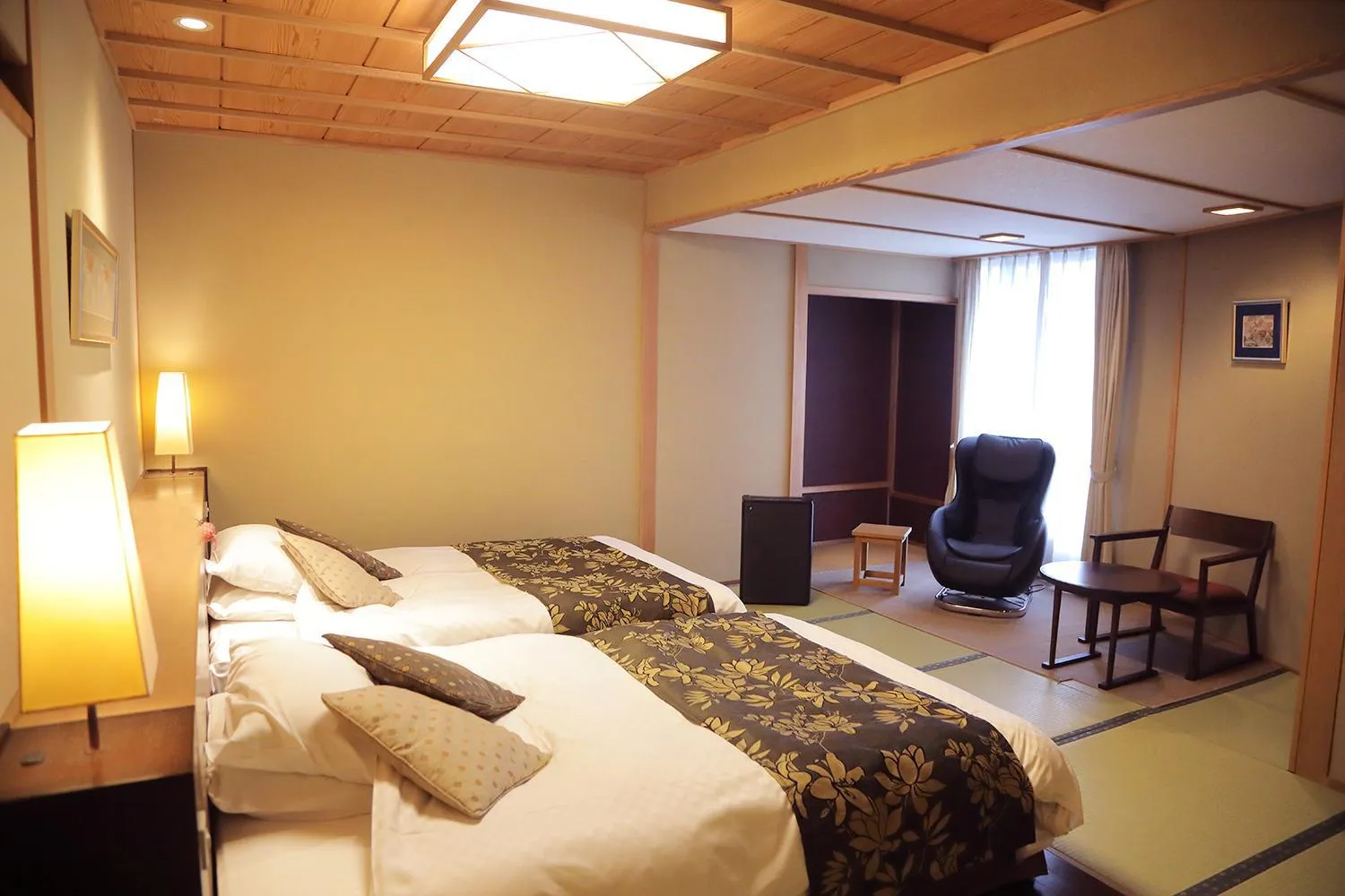 Photo of the whole room, Bed in Yumoto Konpira Onsen Hananoyu Kobaitei