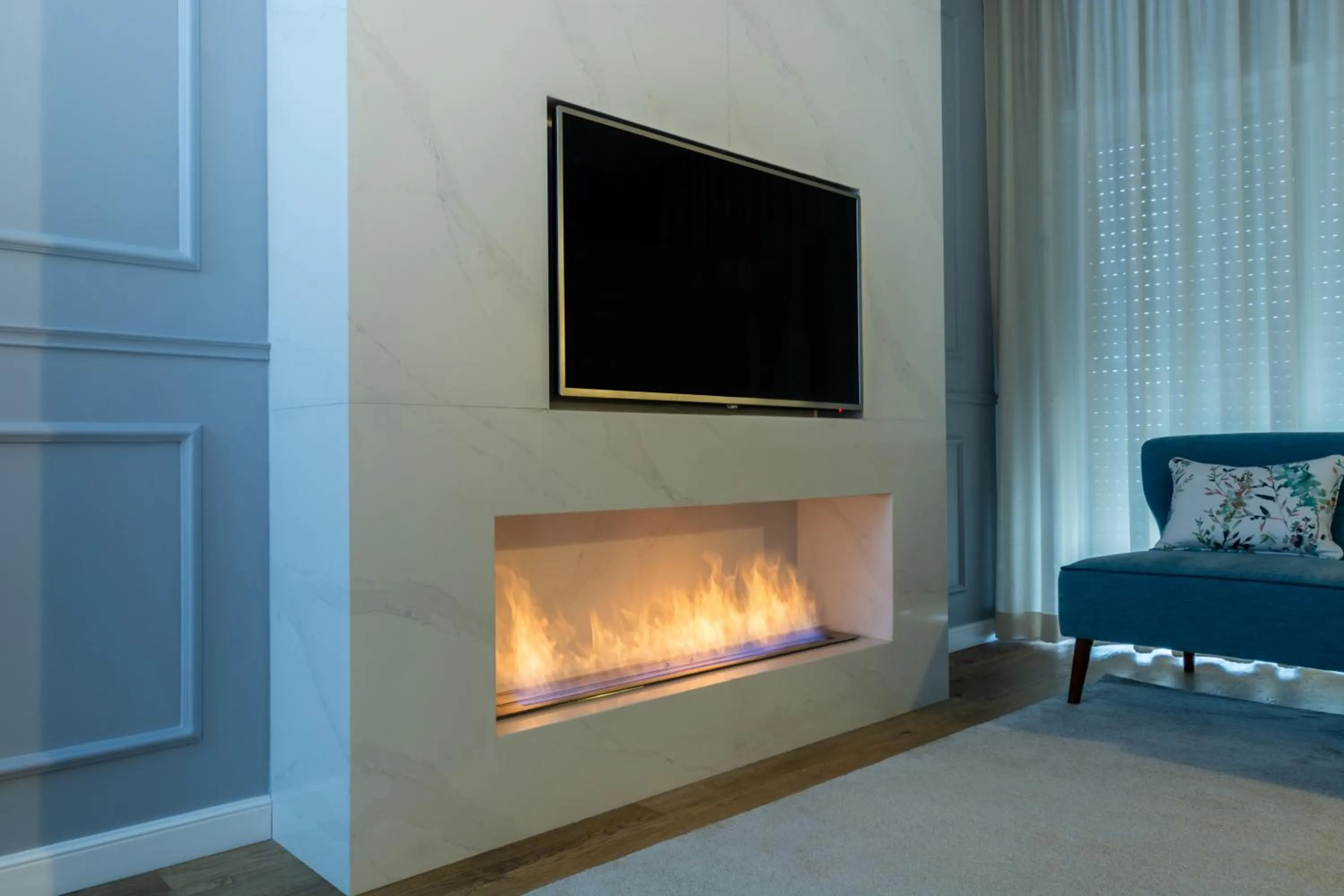 Communal lounge/ TV room in Azor Central Lodge
