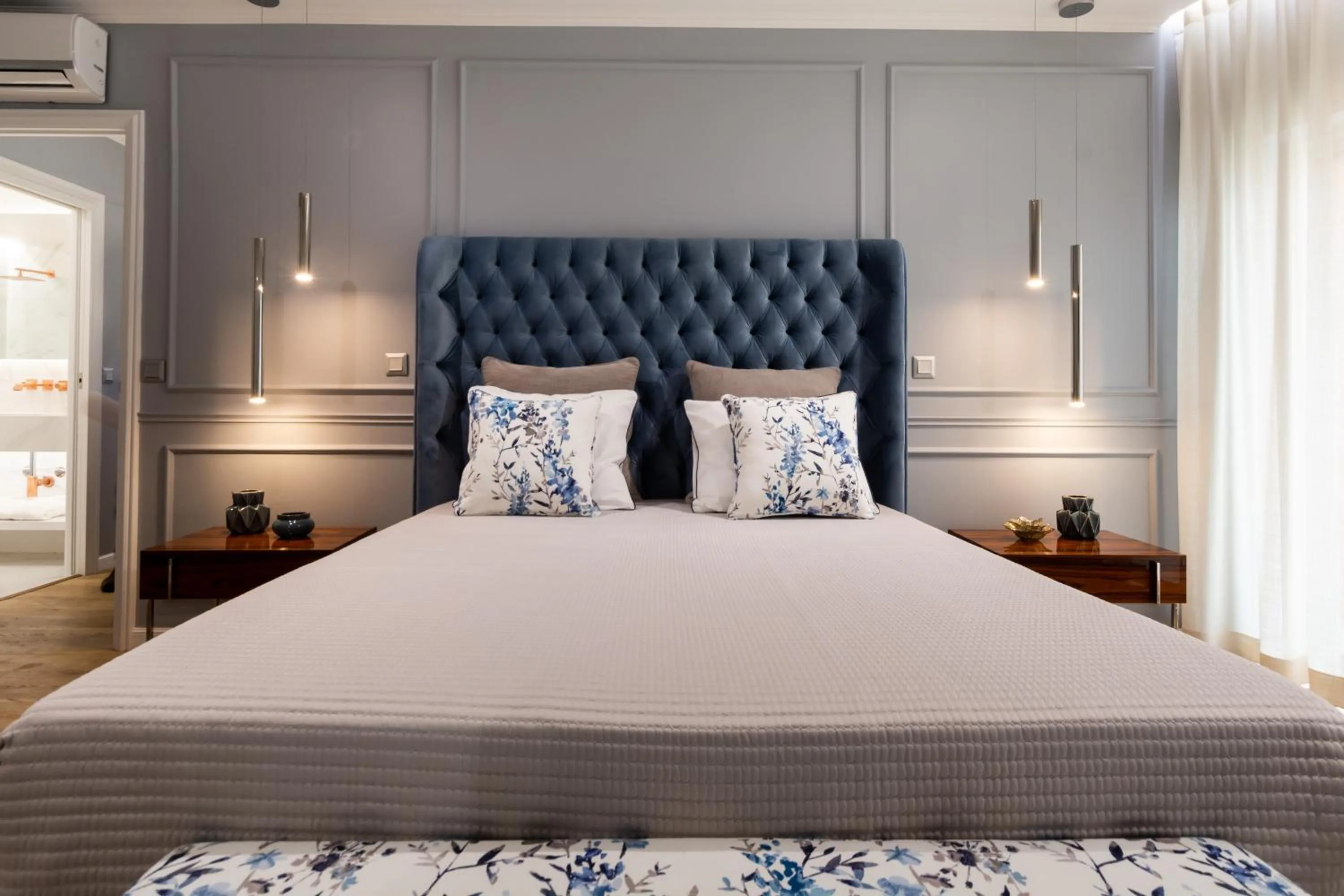 Bed in Azor Central Lodge