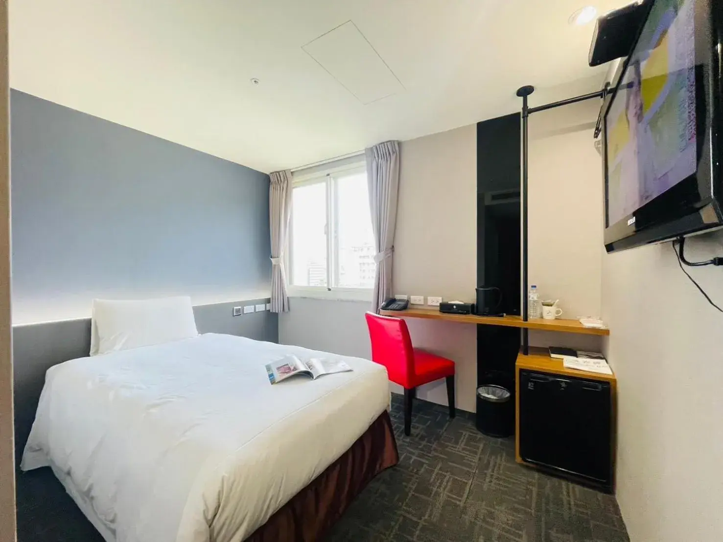 Photo of the whole room, Bed in Hotel Leisure 台中輕行旅 Photo of the whole room, Bed in Hotel Leisure 台中輕行旅