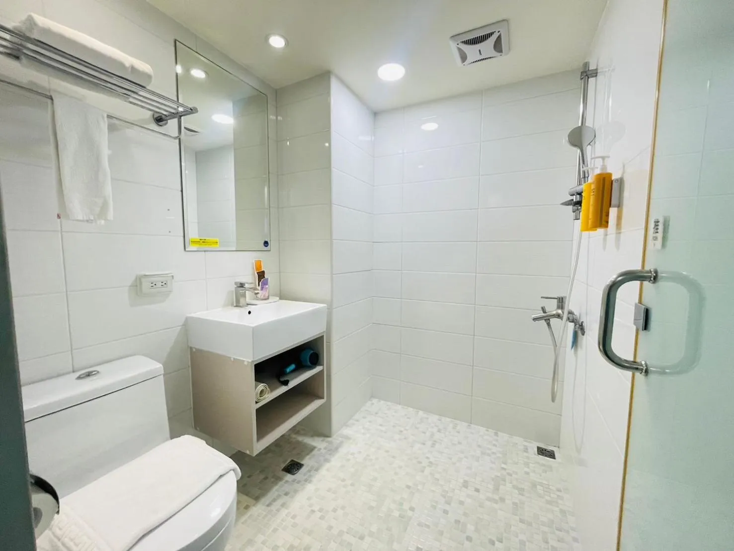 Shower in Hotel Leisure 台中輕行旅