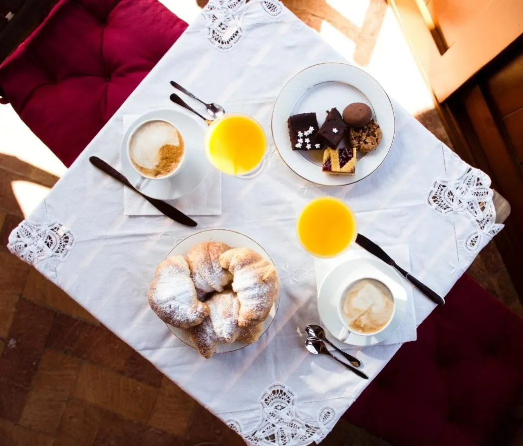 Food and drinks in Al Vecchio Fontanile B&B