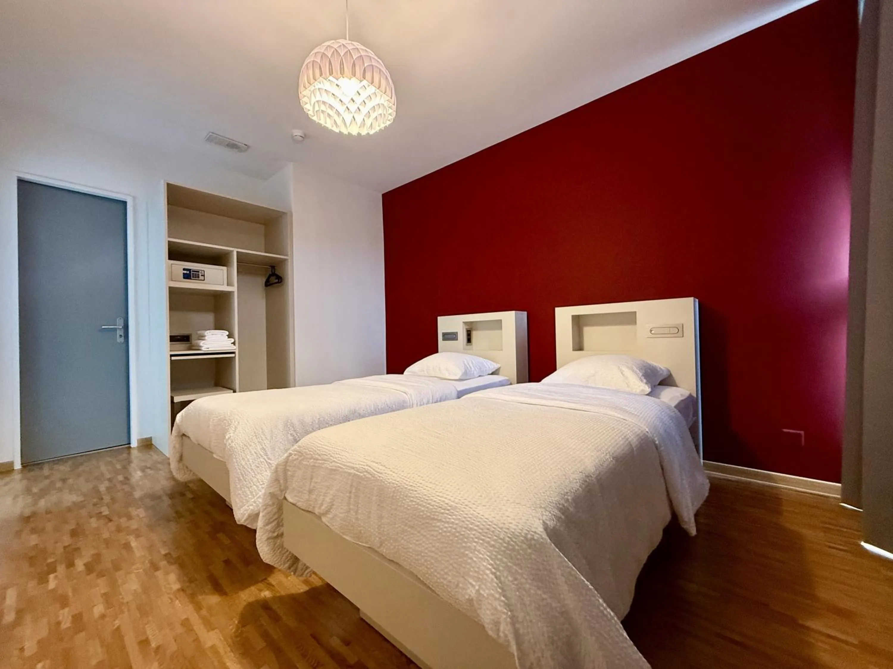 Bedroom, Bed in Geneva Hostel