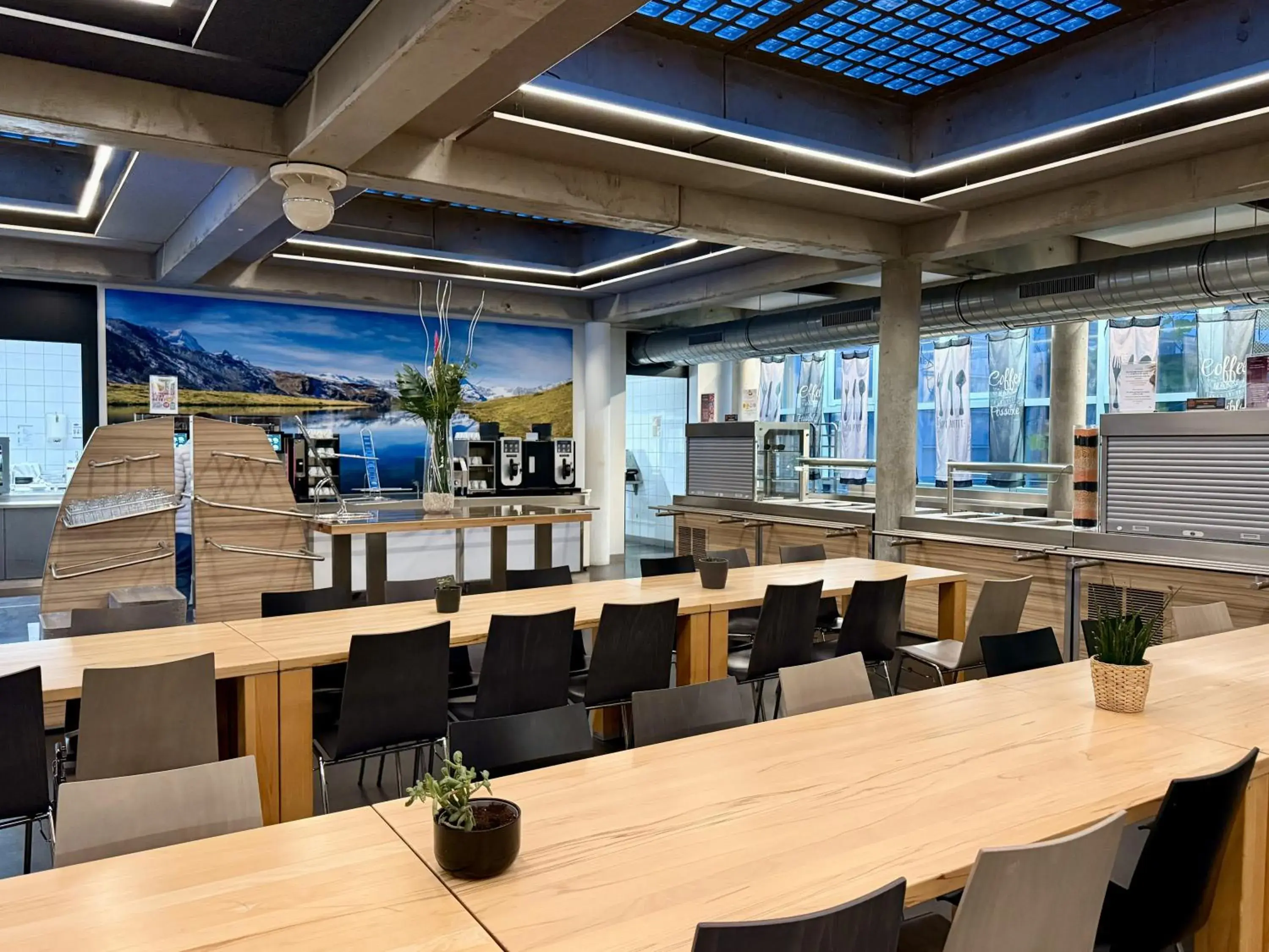 Restaurant/places to eat in Geneva Hostel Restaurant/places to eat in Geneva Hostel