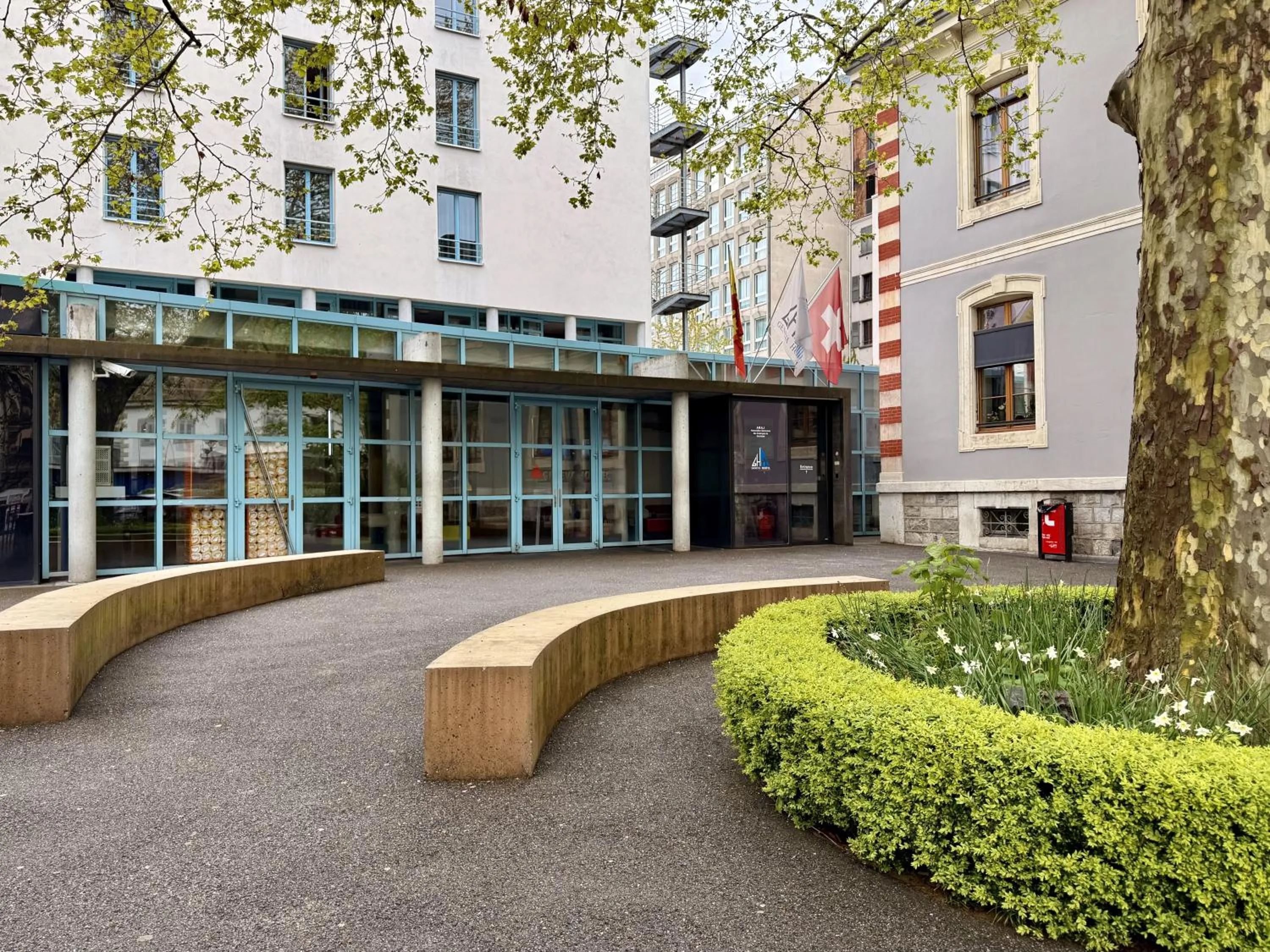 Facade/entrance in Geneva Hostel