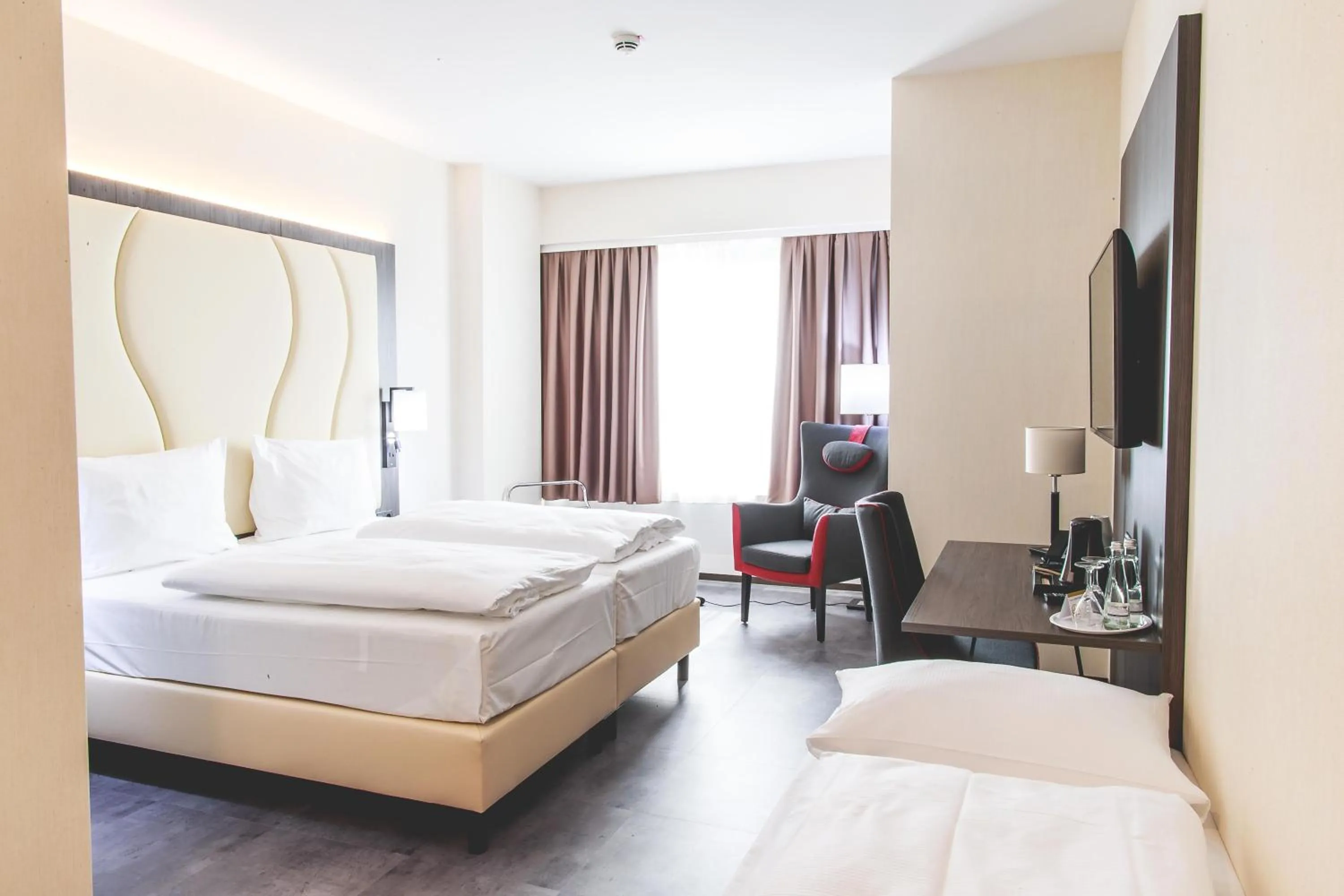 Bedroom, Bed in Best Western Plaza Hotel Mannheim