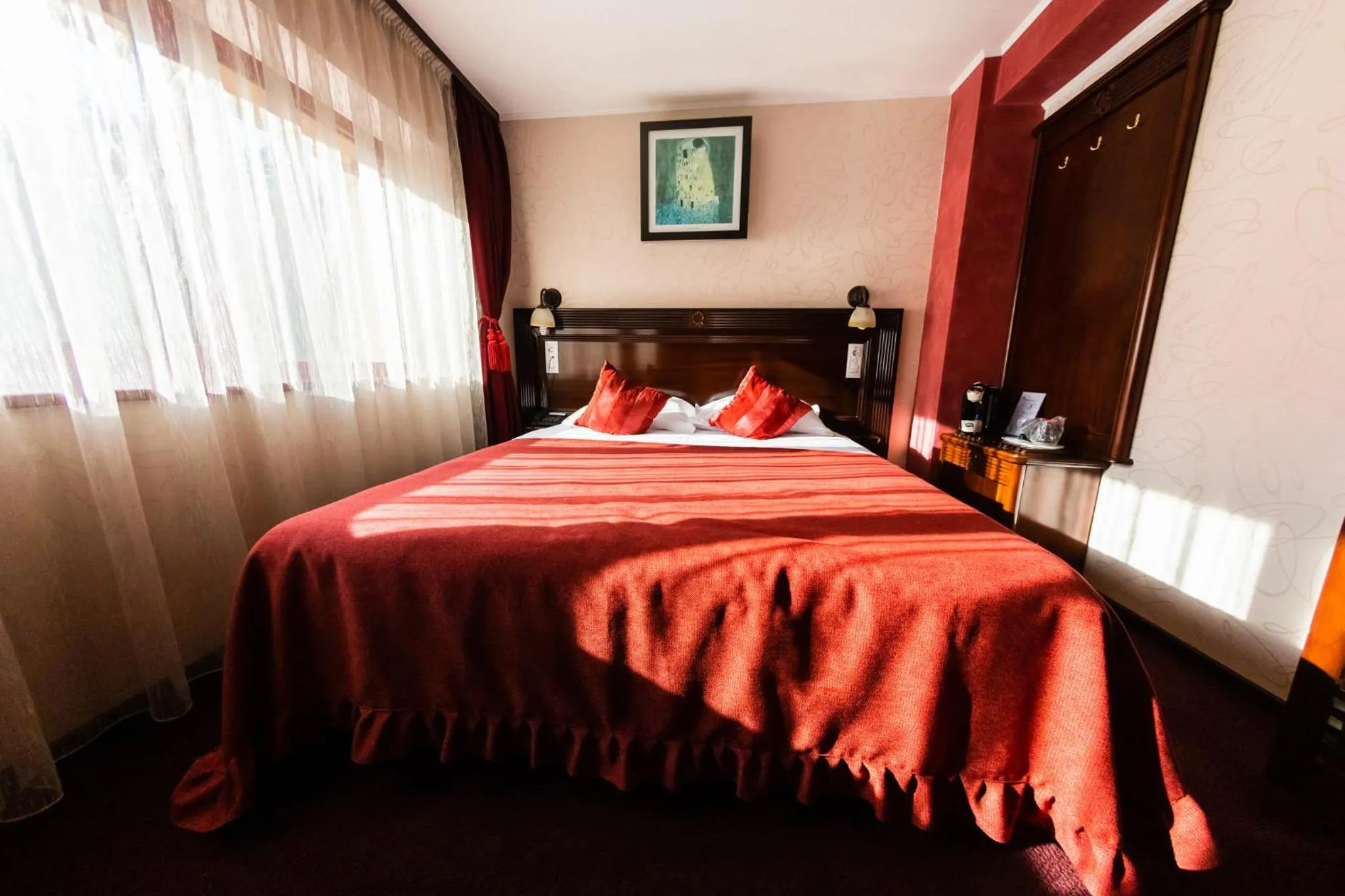 Bed in Daily Plaza Hotel