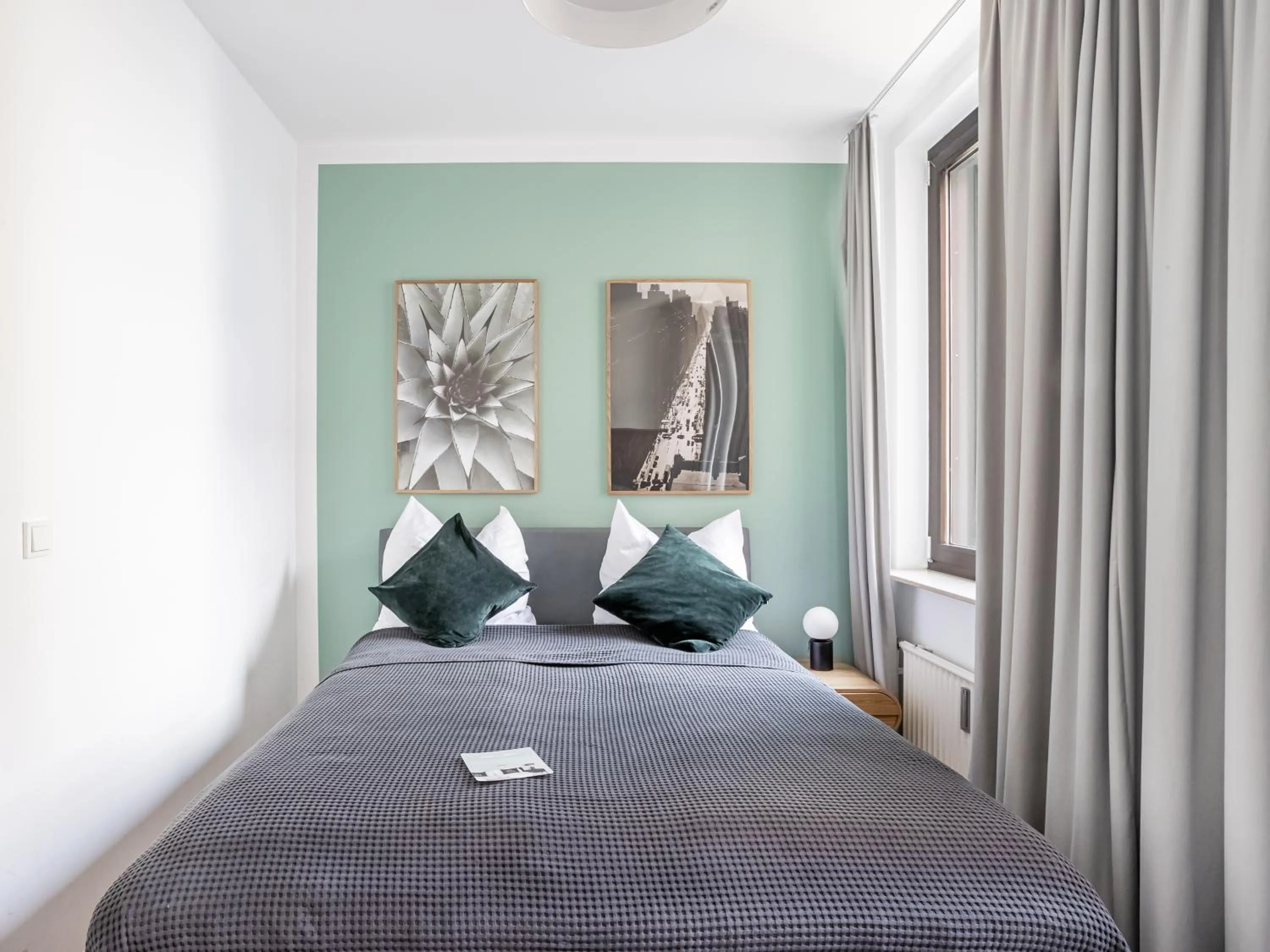 Bed in Limehome Aachen Vereinsstraße