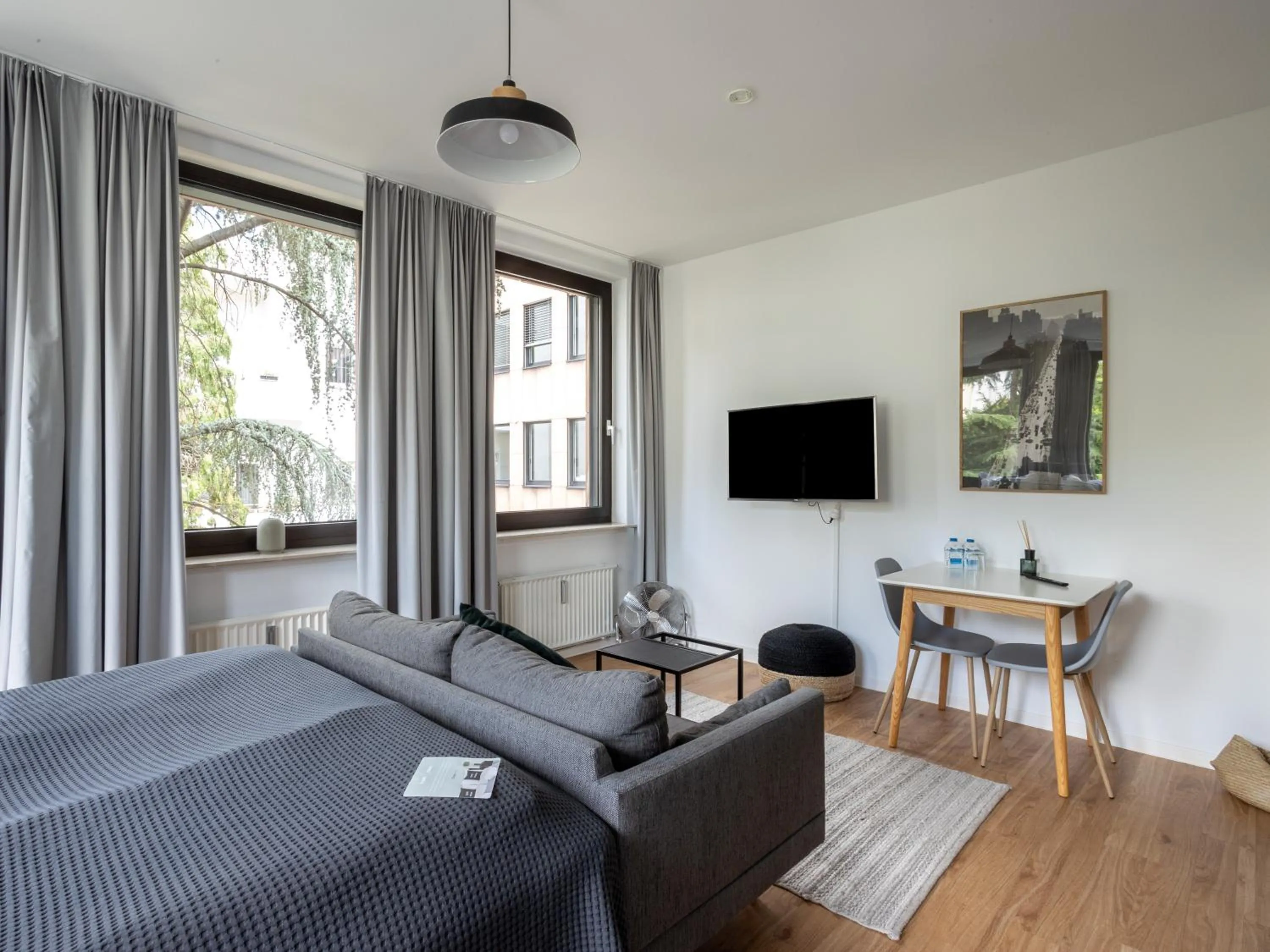 Bed in Limehome Aachen Vereinsstraße