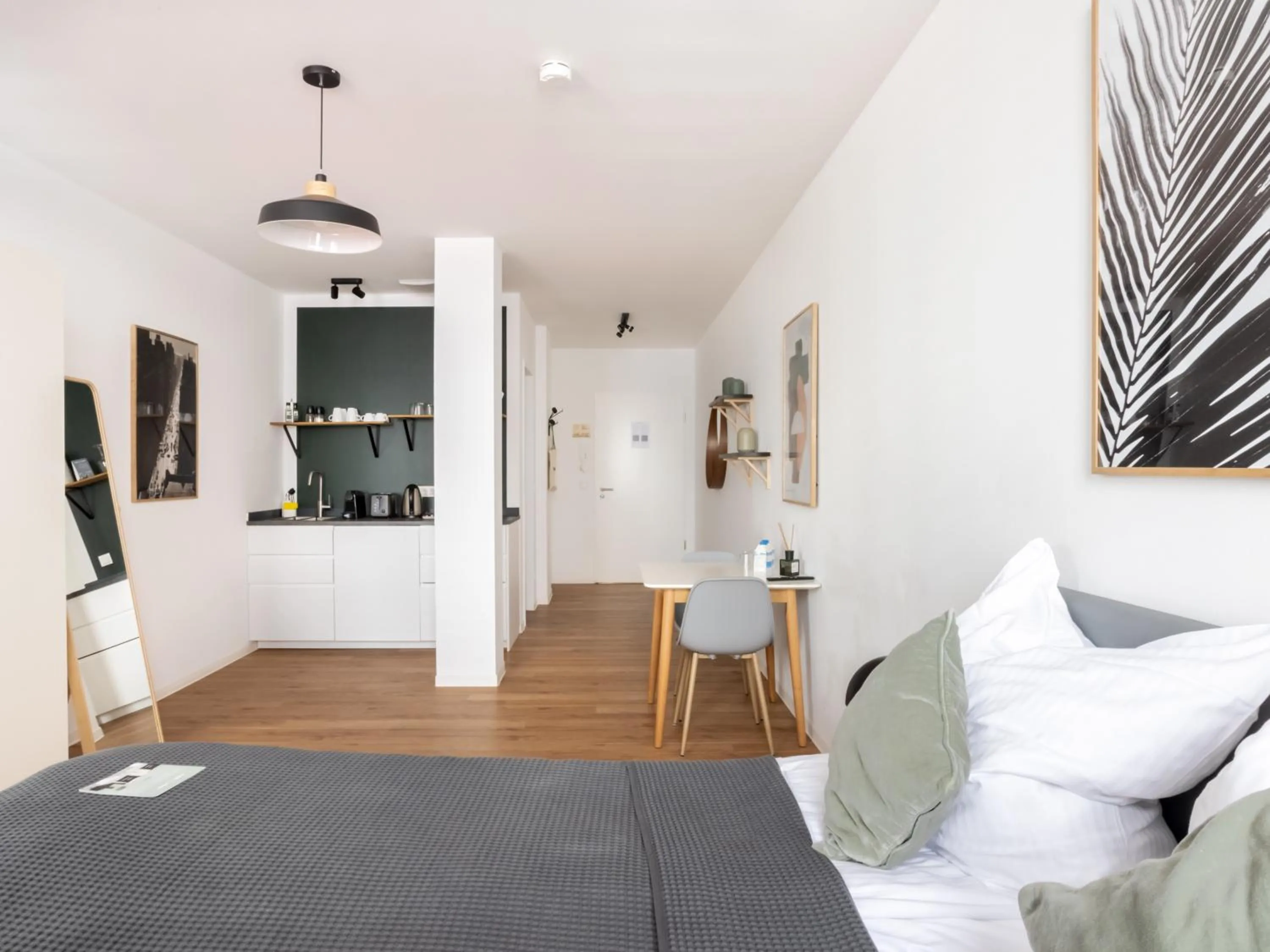 Bed in Limehome Aachen Vereinsstraße