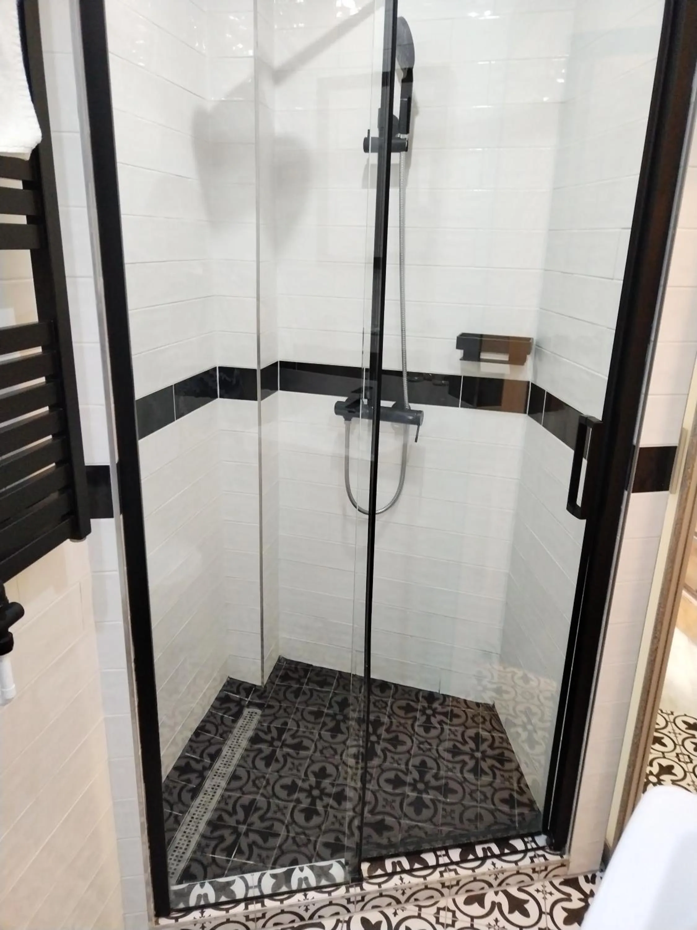 Shower in Hotel Na Baste