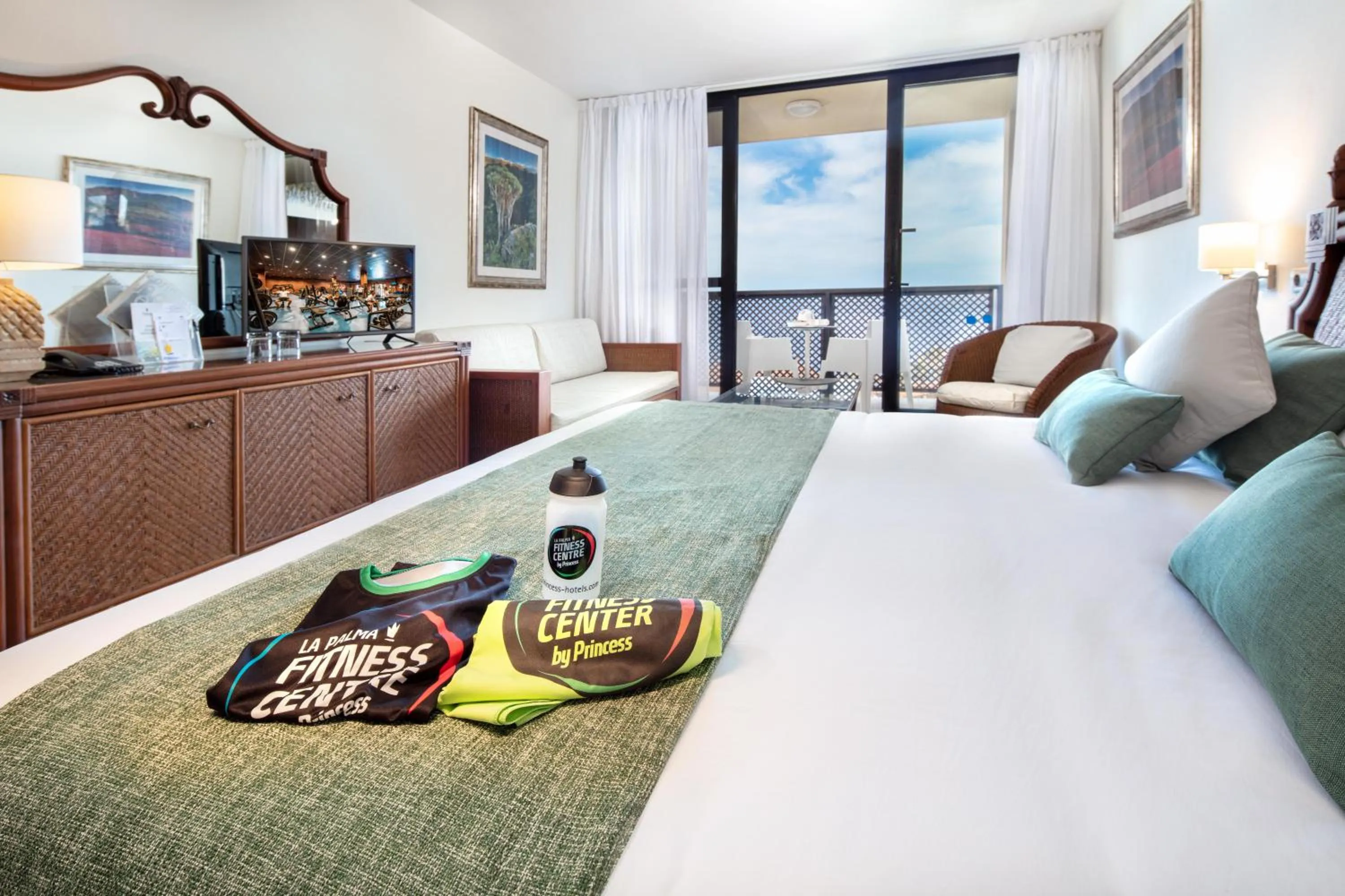 Photo of the whole room, Bed in La Palma Princess