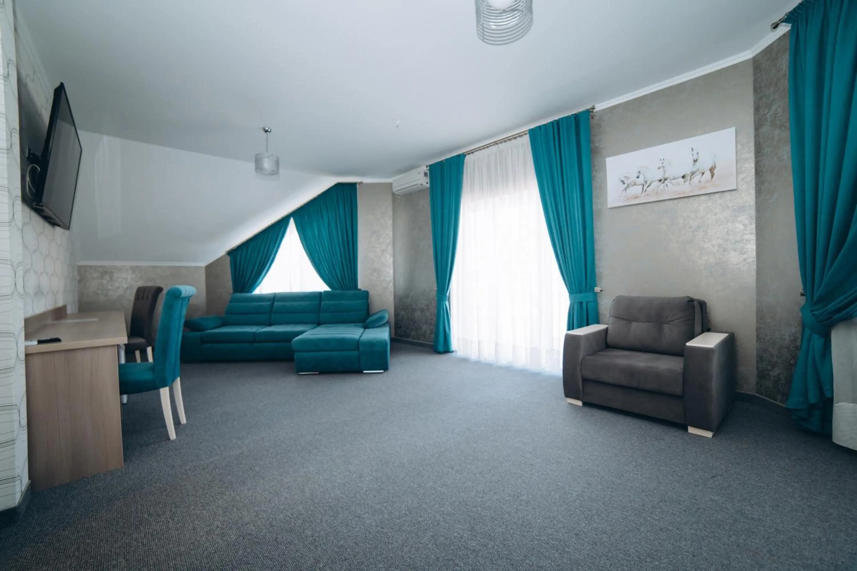 Deluxe Double Room with Balcony - single occupancy in Globus Hotel