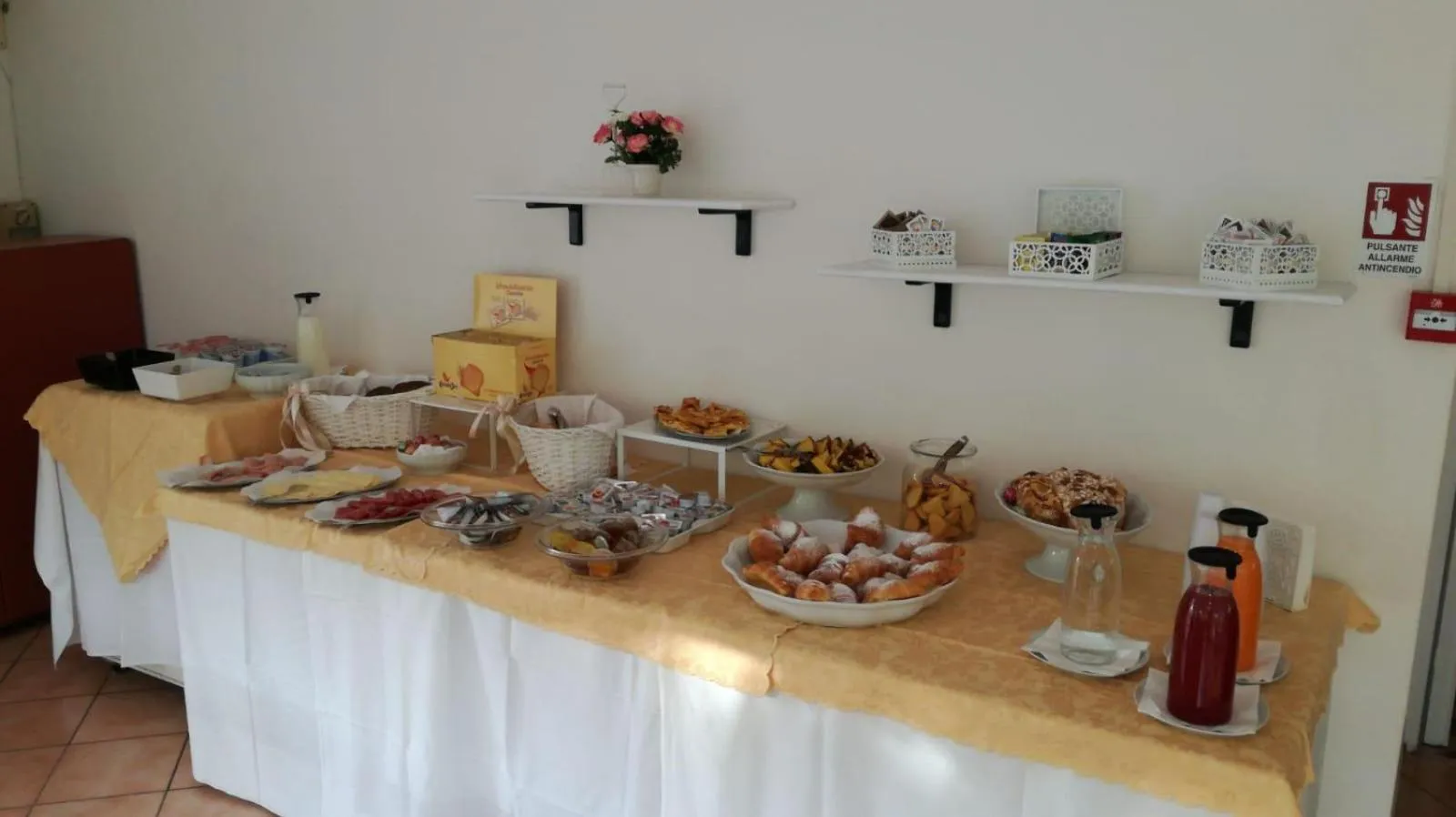 Buffet breakfast in Hotel Ville De Paris