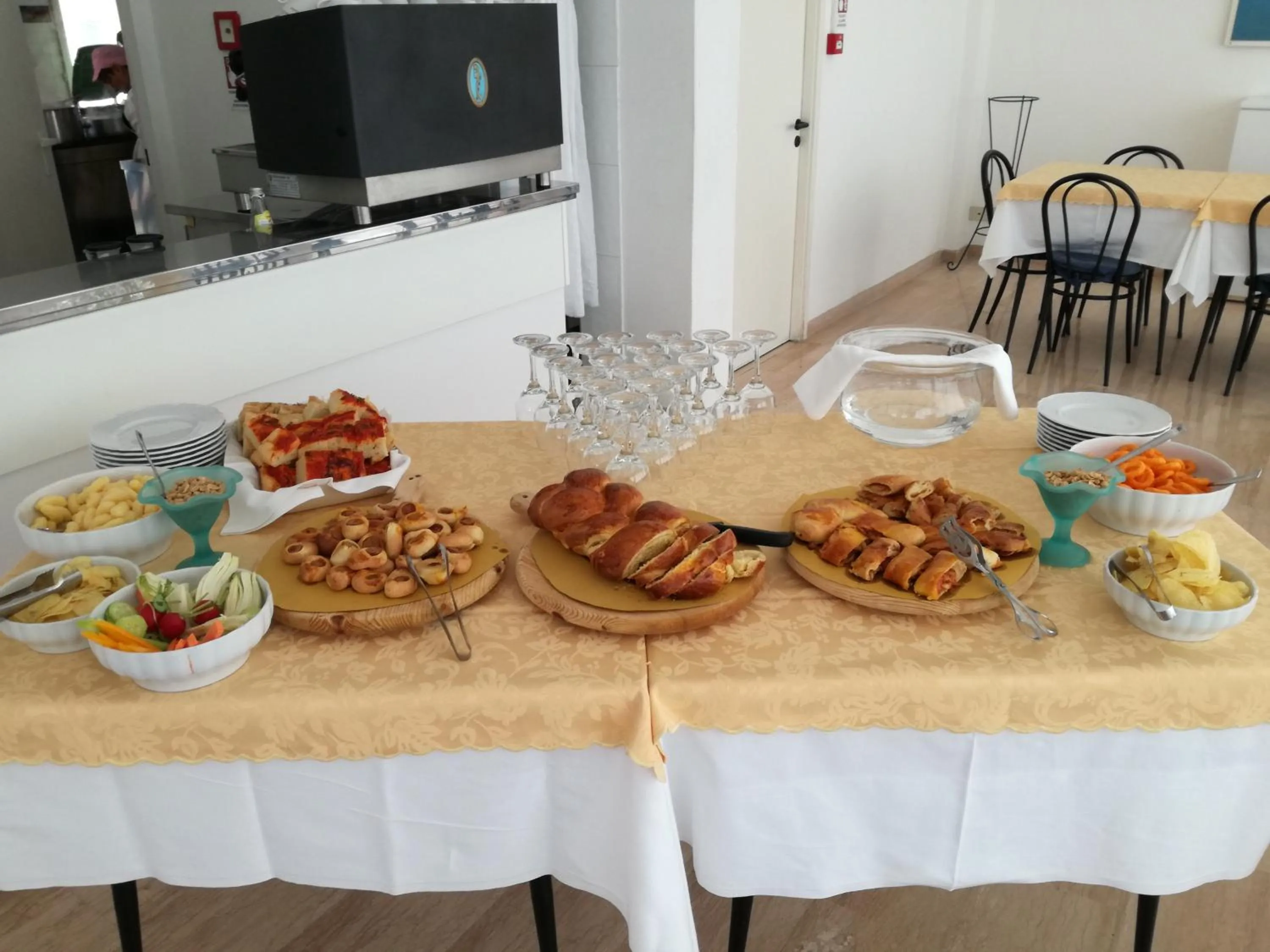 Meals in Hotel Ville De Paris