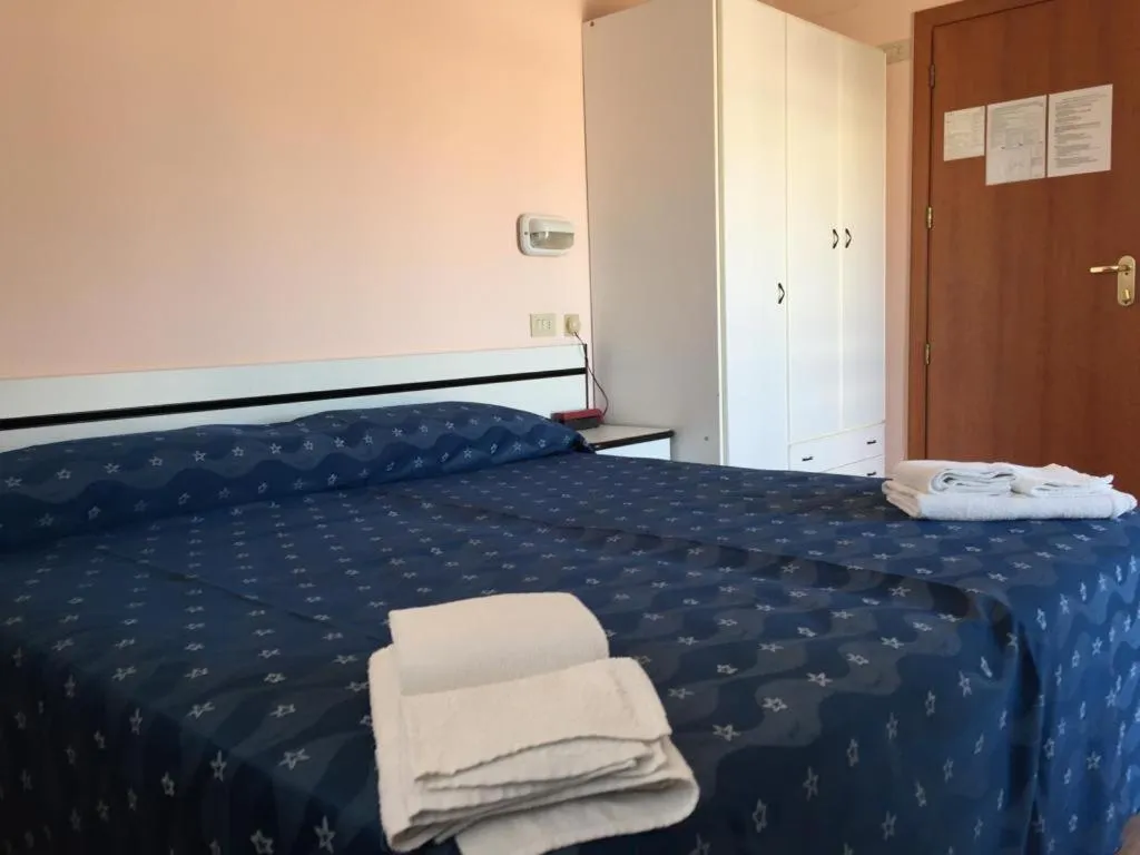 Bed in Hotel Ville De Paris