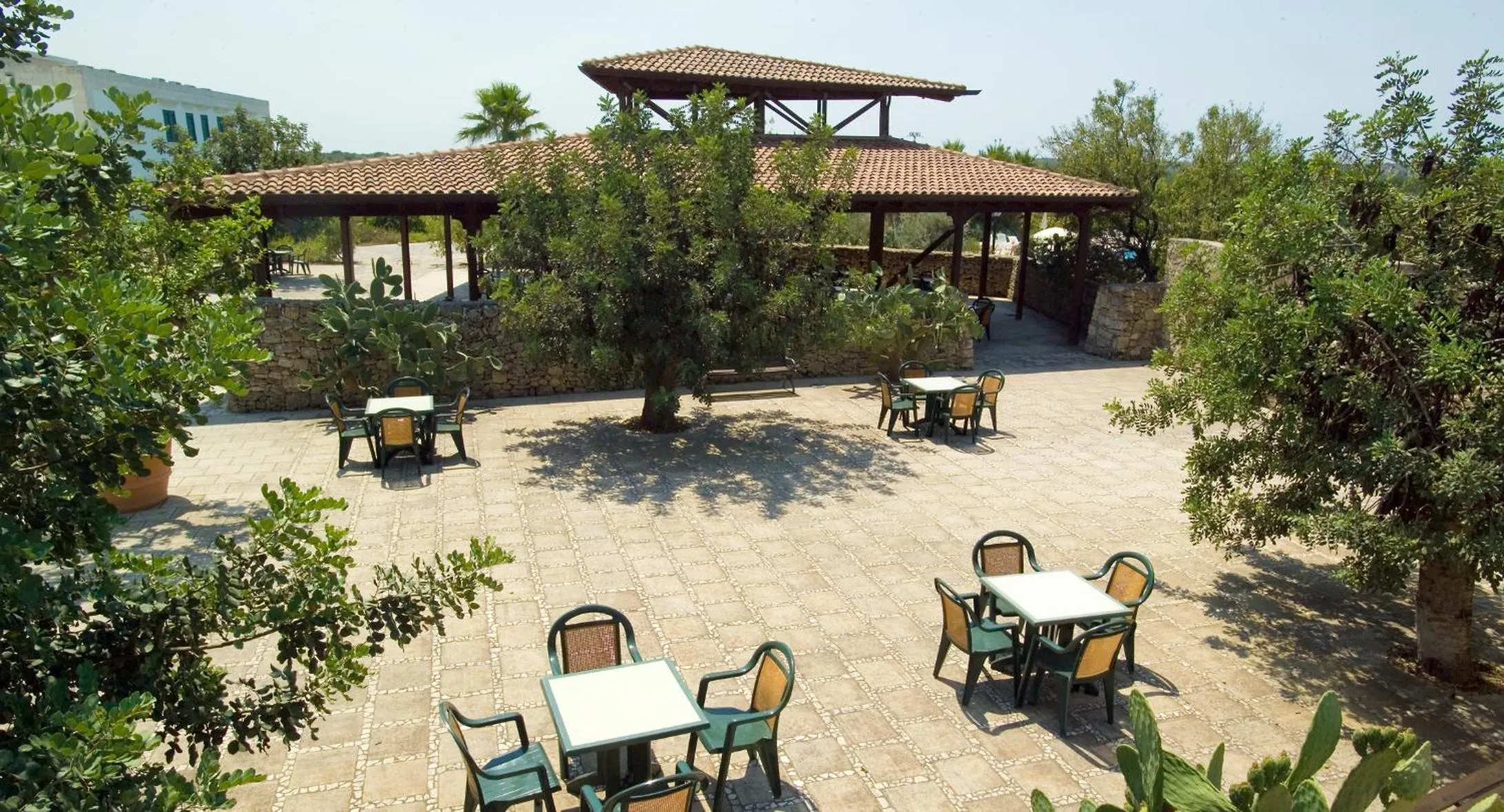 Patio in Antica Masseria Li Sauli