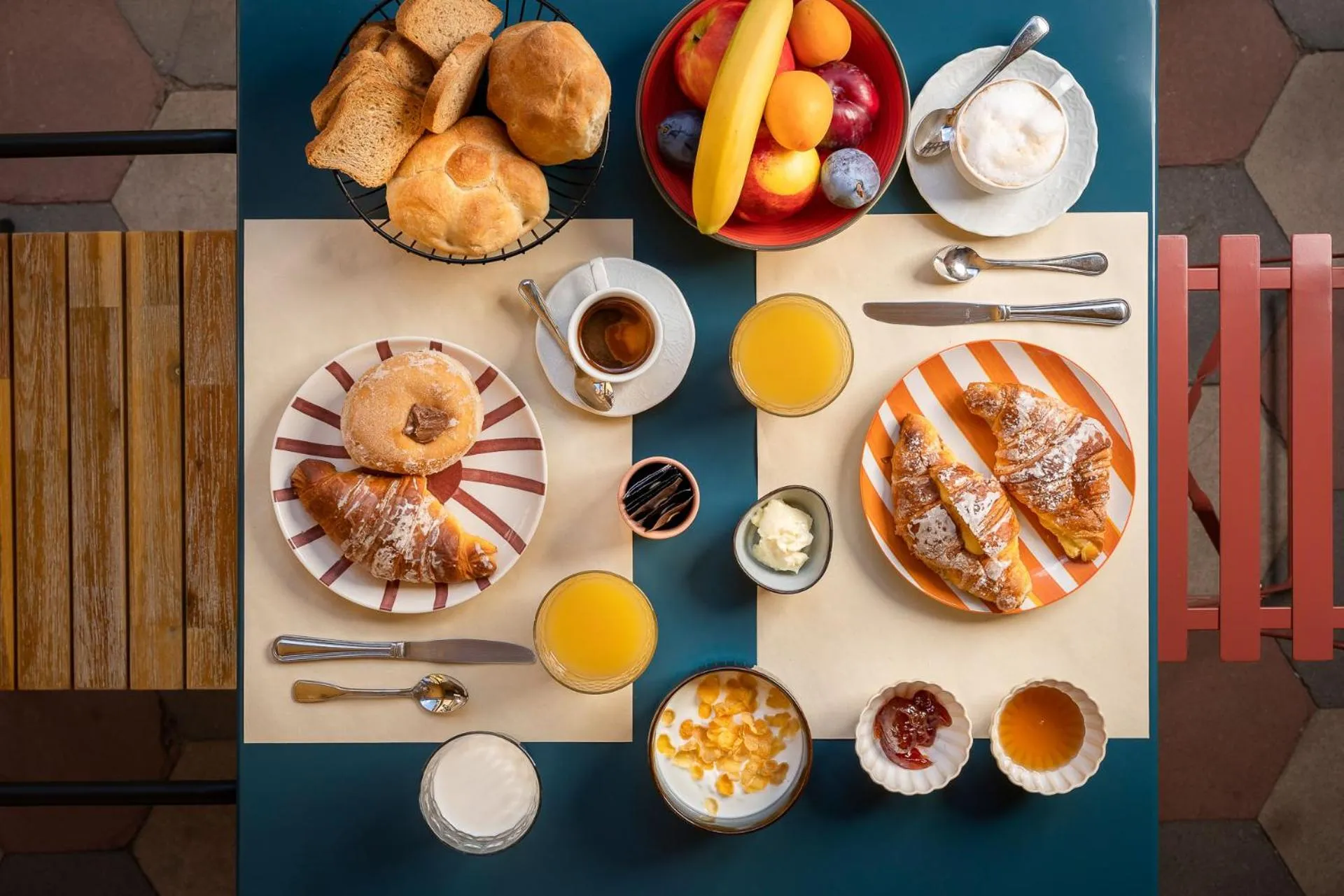 Food and drinks in Hotel Oceania