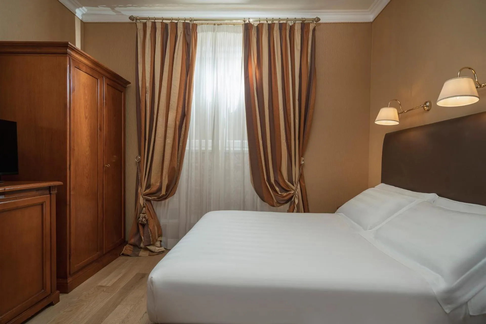 Bed in Hotel Oceania