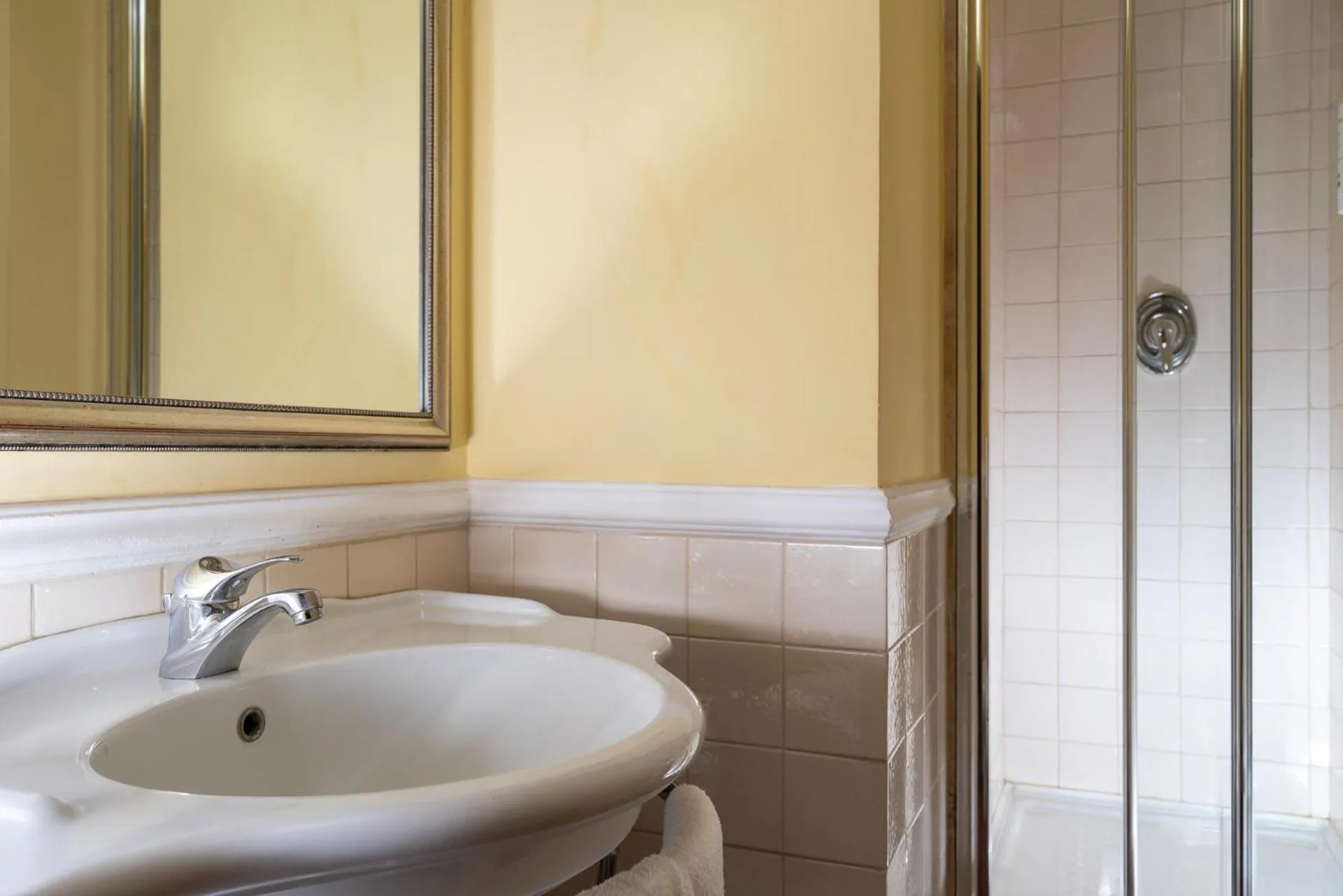 Bathroom in Hotel Oceania